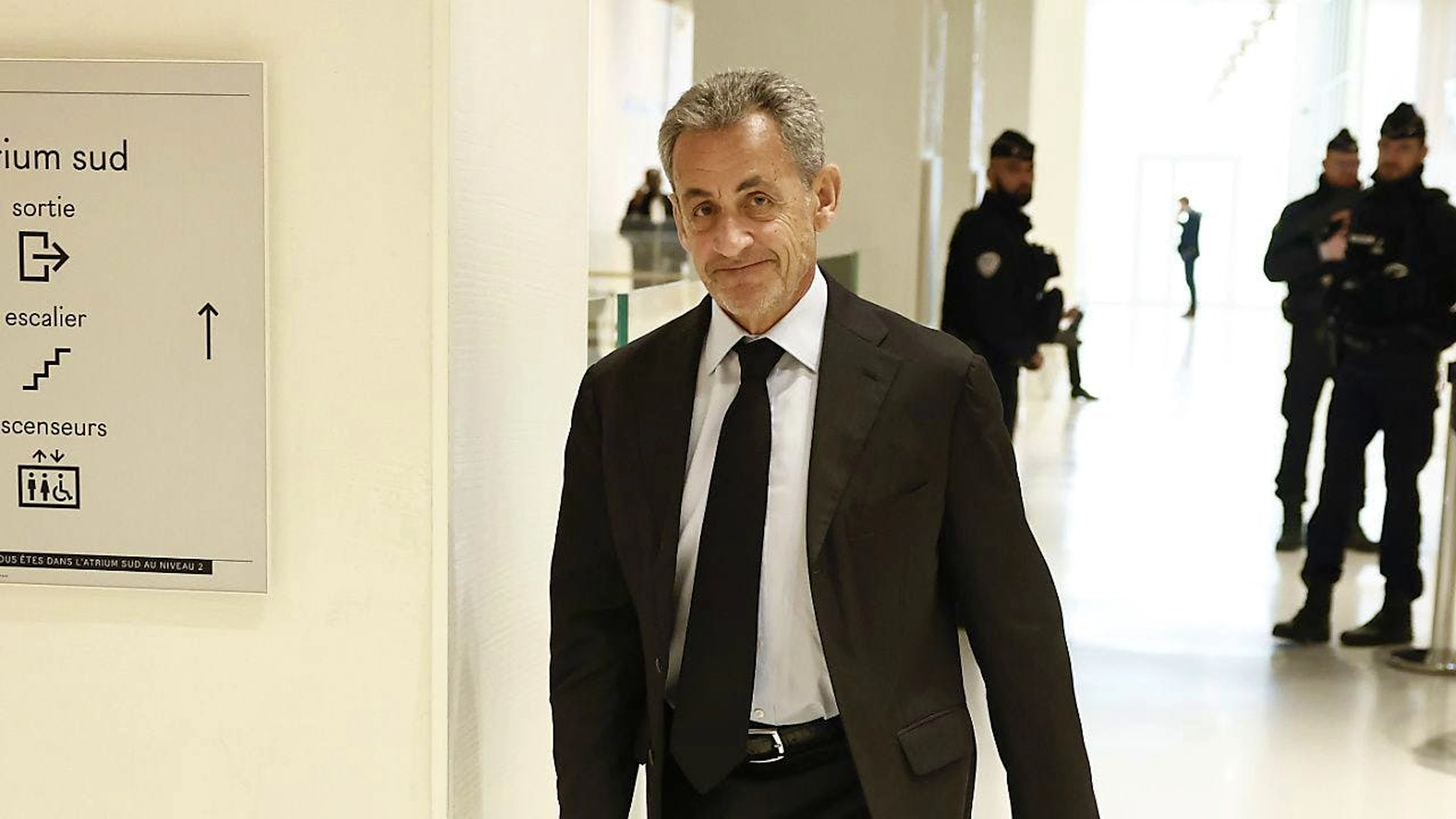 L'ancien président français Nicolas Sarkozy a un bracelet électronique à la cheville depuis un jour. Condamné pour corruption et trafic d'influence, il doit actuellement faire face à la justice dans une autre affaire liée à des soupçons de financement libyen de sa campagne de 2007 (Archives).