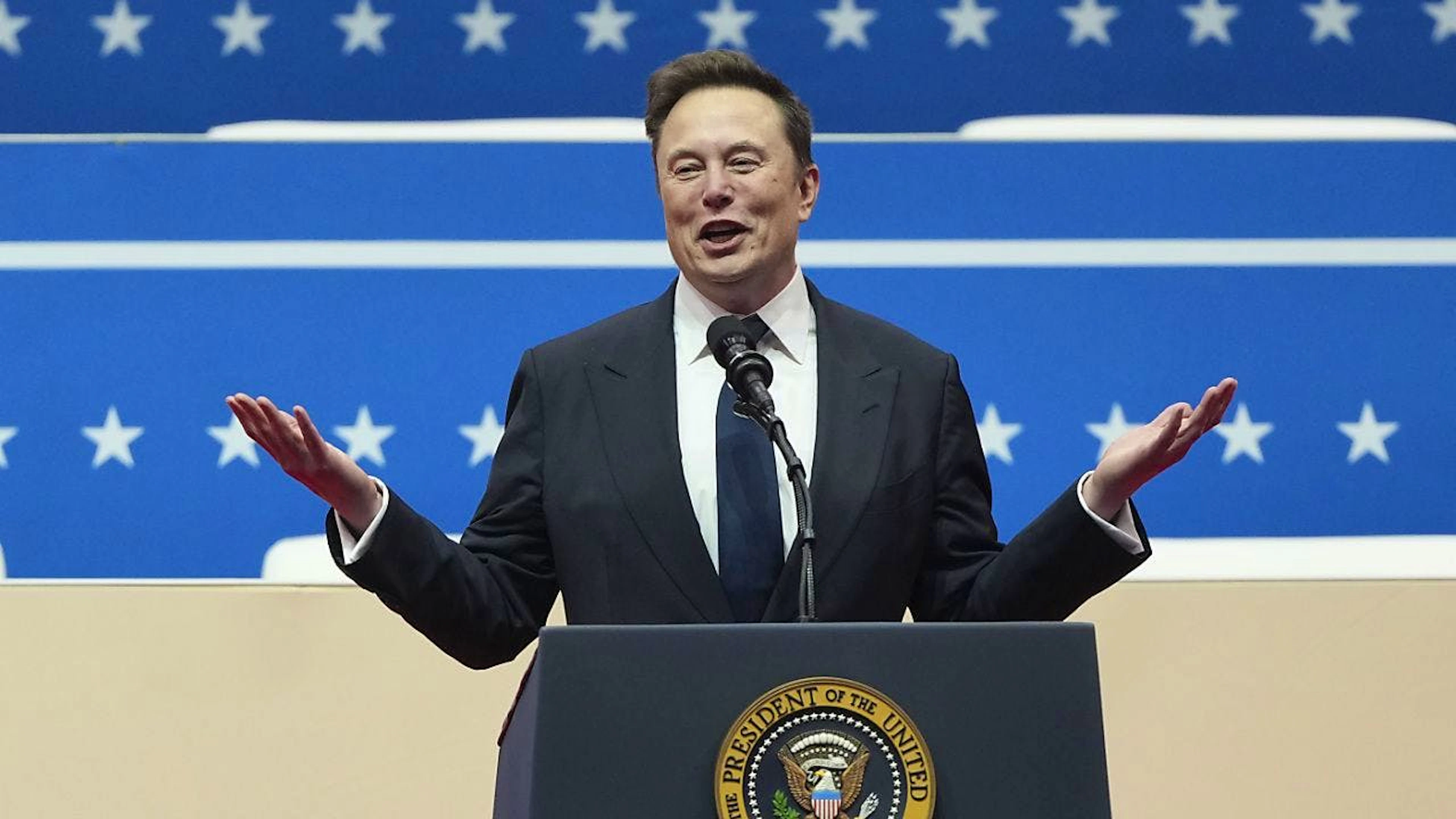 Elon Musk wurde als möglicher Käufer von Tiktok ins Gespräch gebracht. Der Tech-Milliardär sagt, er habe kein Interesse - und spekuliert doch darüber, was er mit dem Algorithmus der App machen würde. (Archivbild)