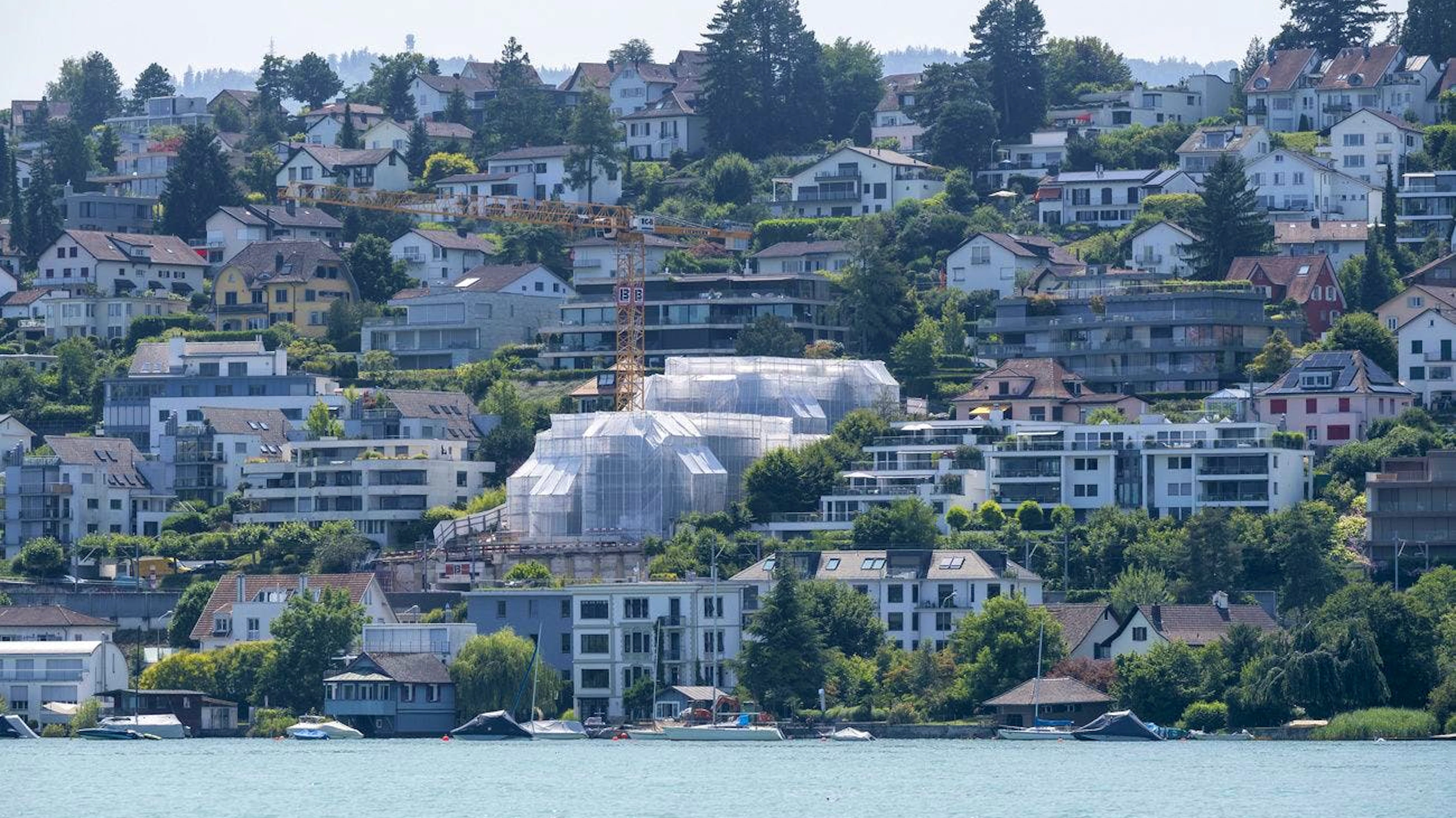 Eine Region kann landschaftlich attraktiv sein, die Immobilienpreise können jedoch abschreckend wirken: Kilchberg am Zürichsee.