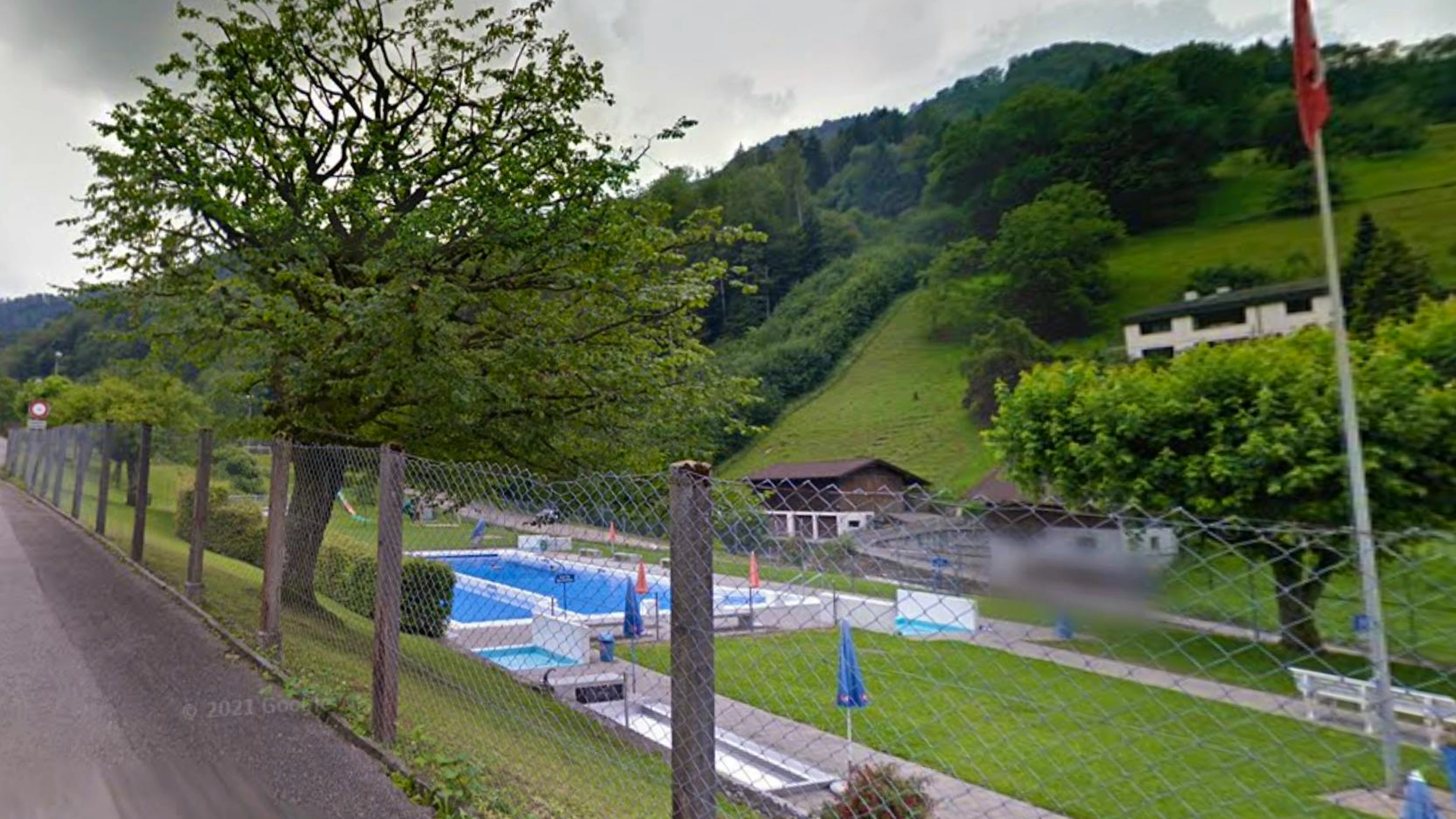 Waldenburg BL darf das Schwimmbad dank einer Steuererhöhung behalten.