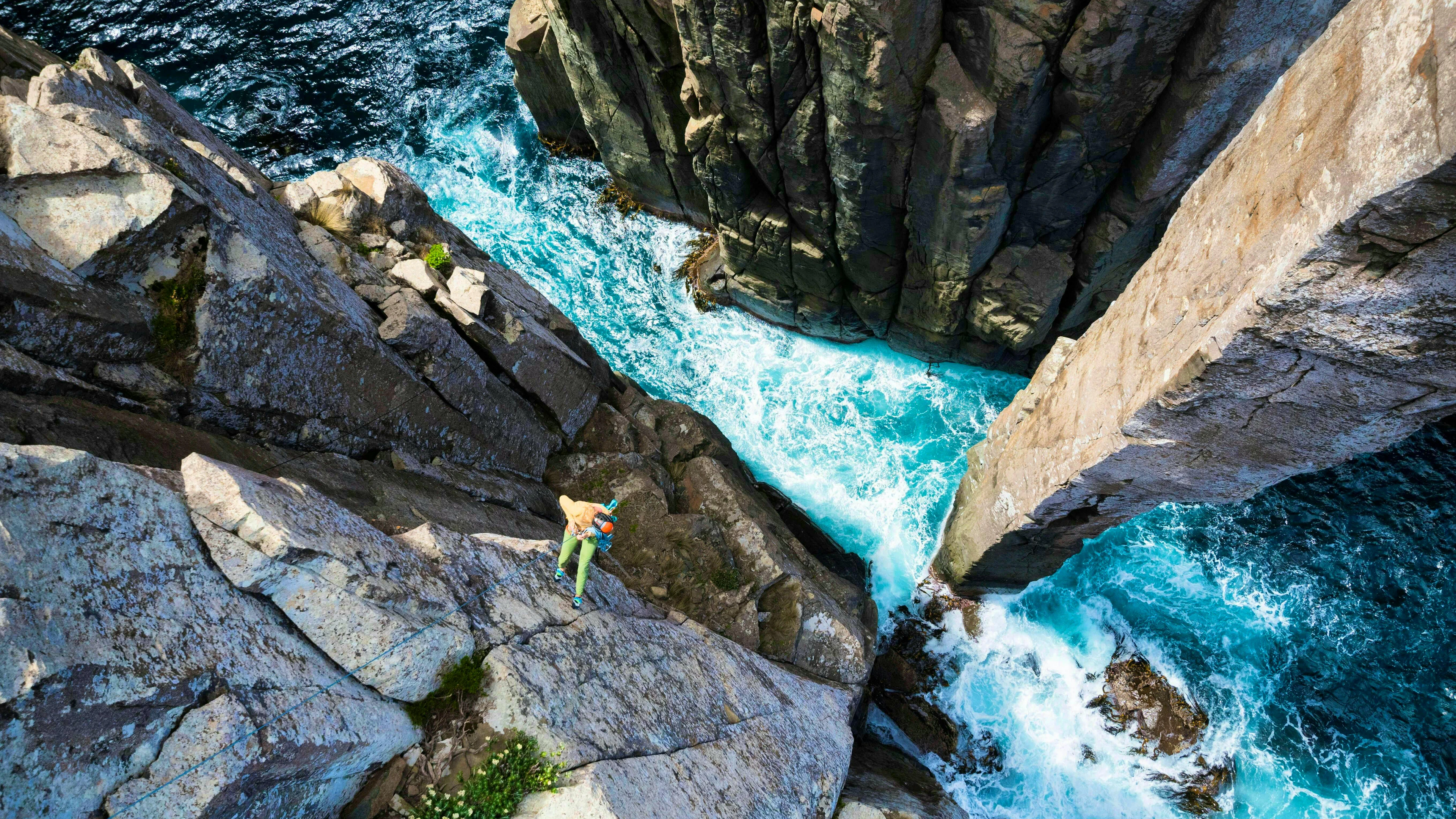 Une grimpeuse en route vers le pied du Totem Pole. (photo d'archives)