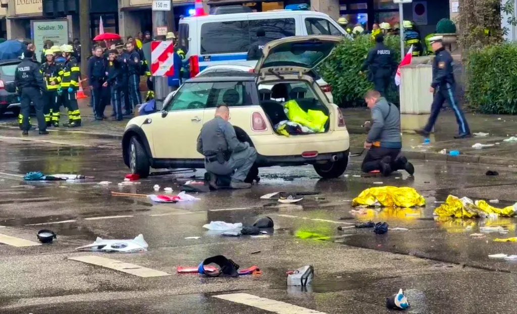 Car crashes into crowd in Munich +++ At least 28 injured