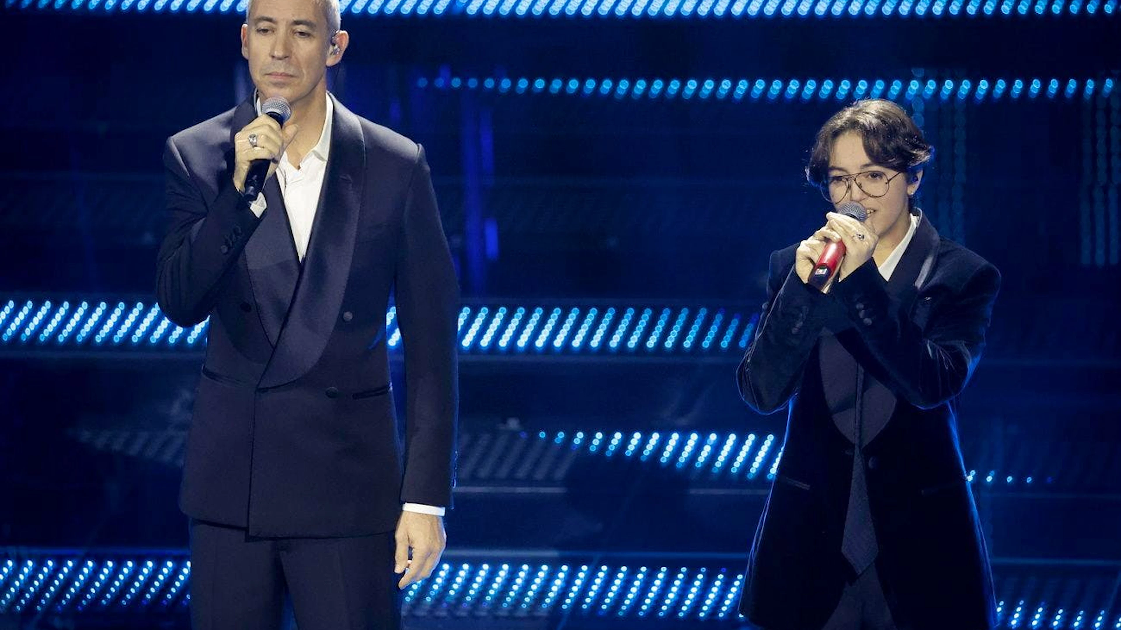 Paolo Kessisoglu e la figlia Lunita portano la loro canzone «Paura di me» sul disagio giovanile a fine serata.