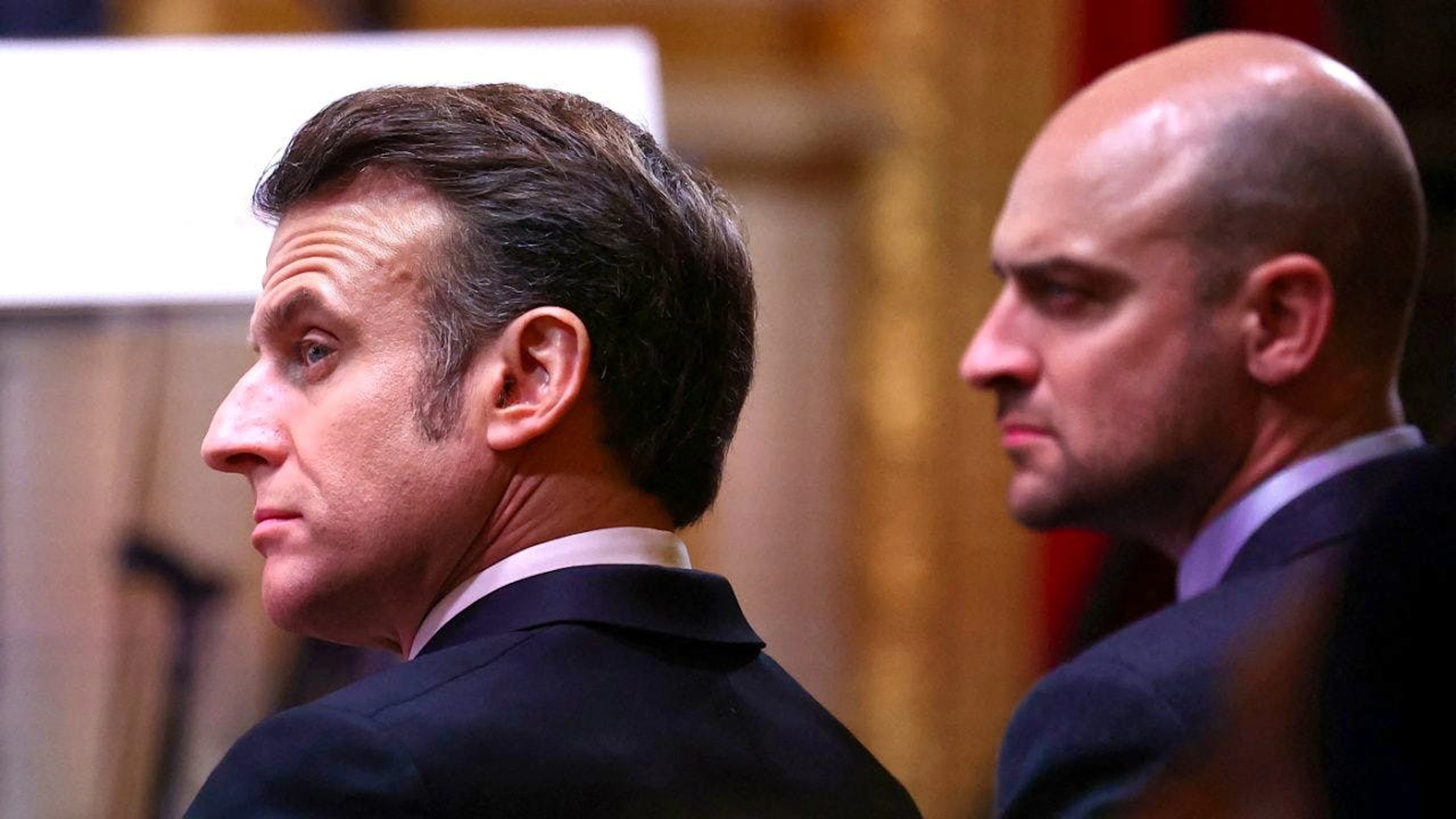 Emmanuel Macron e Jean-Noel Barrot cercano un modo per elaborare una strategia comune europea sull'Ucraina.