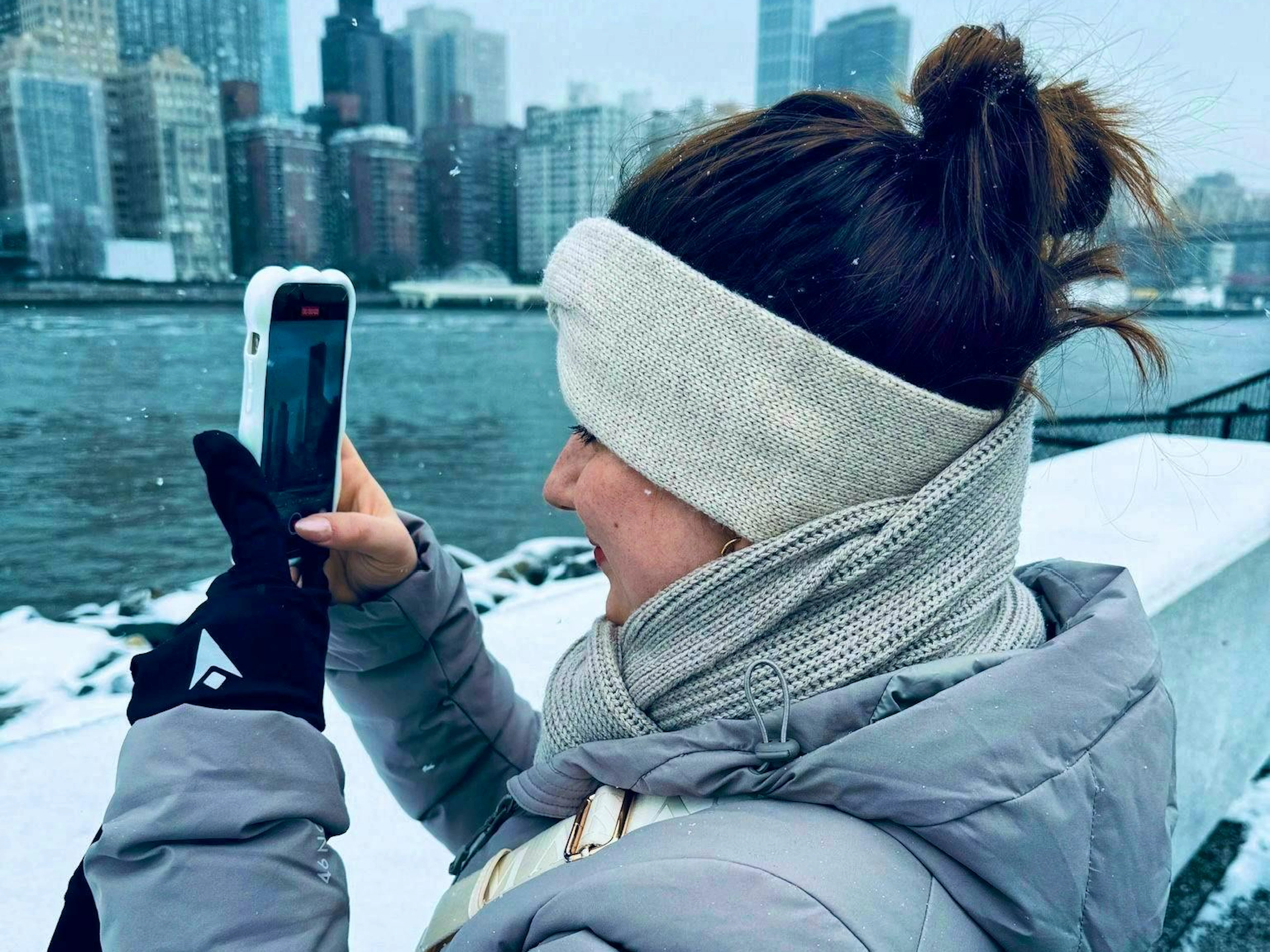 Snowflakes, white skirts: New York has its own charm when dressed in white. 