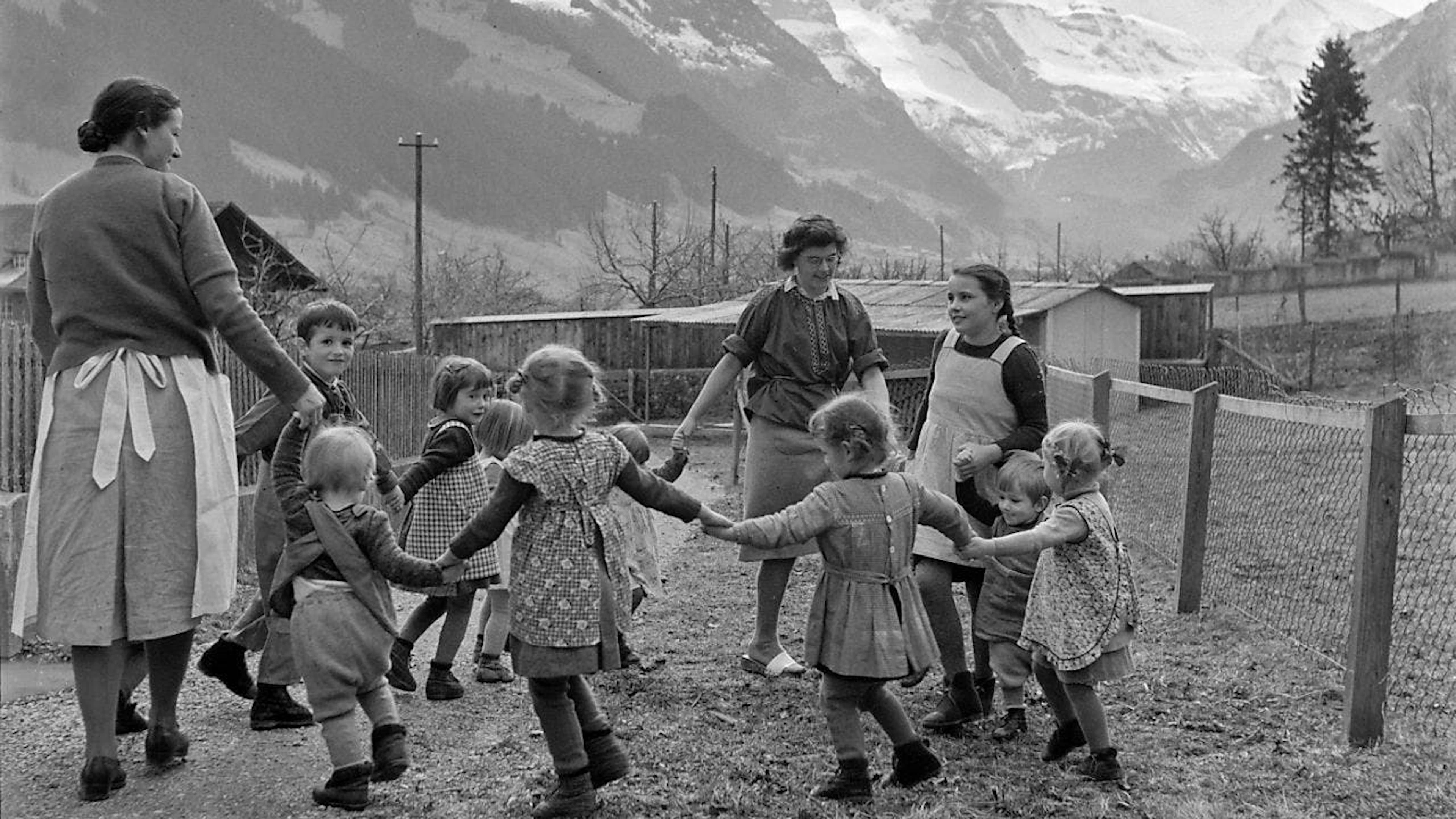 In der Schweiz wurden bis in die 1970-er Jahre Hunderttausende verdingt, entmündigt und versorgt.