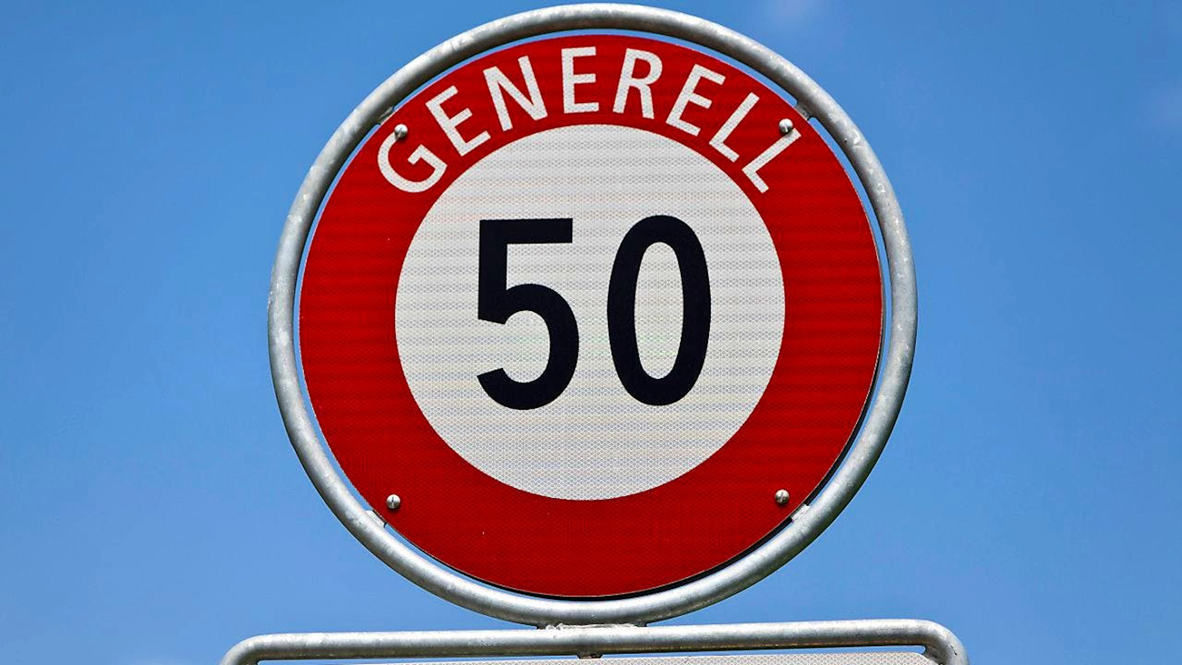Le jeune homme de 15 ans roulait plus de deux fois plus vite que la vitesse maximale autorisée (image d'illustration).