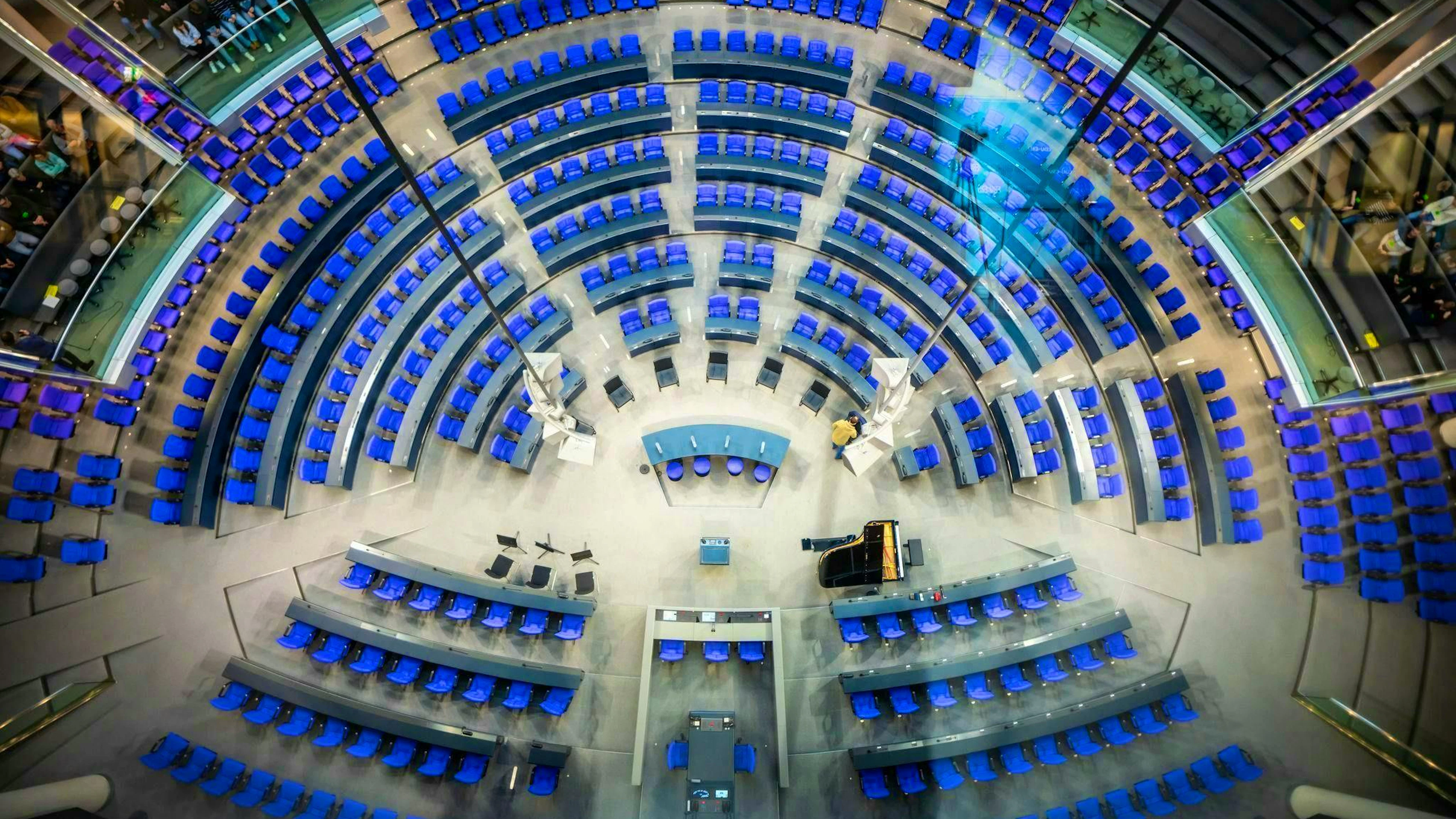 Germany will elect a new Bundestag in February. Significant shifts in the existing power structures are expected.