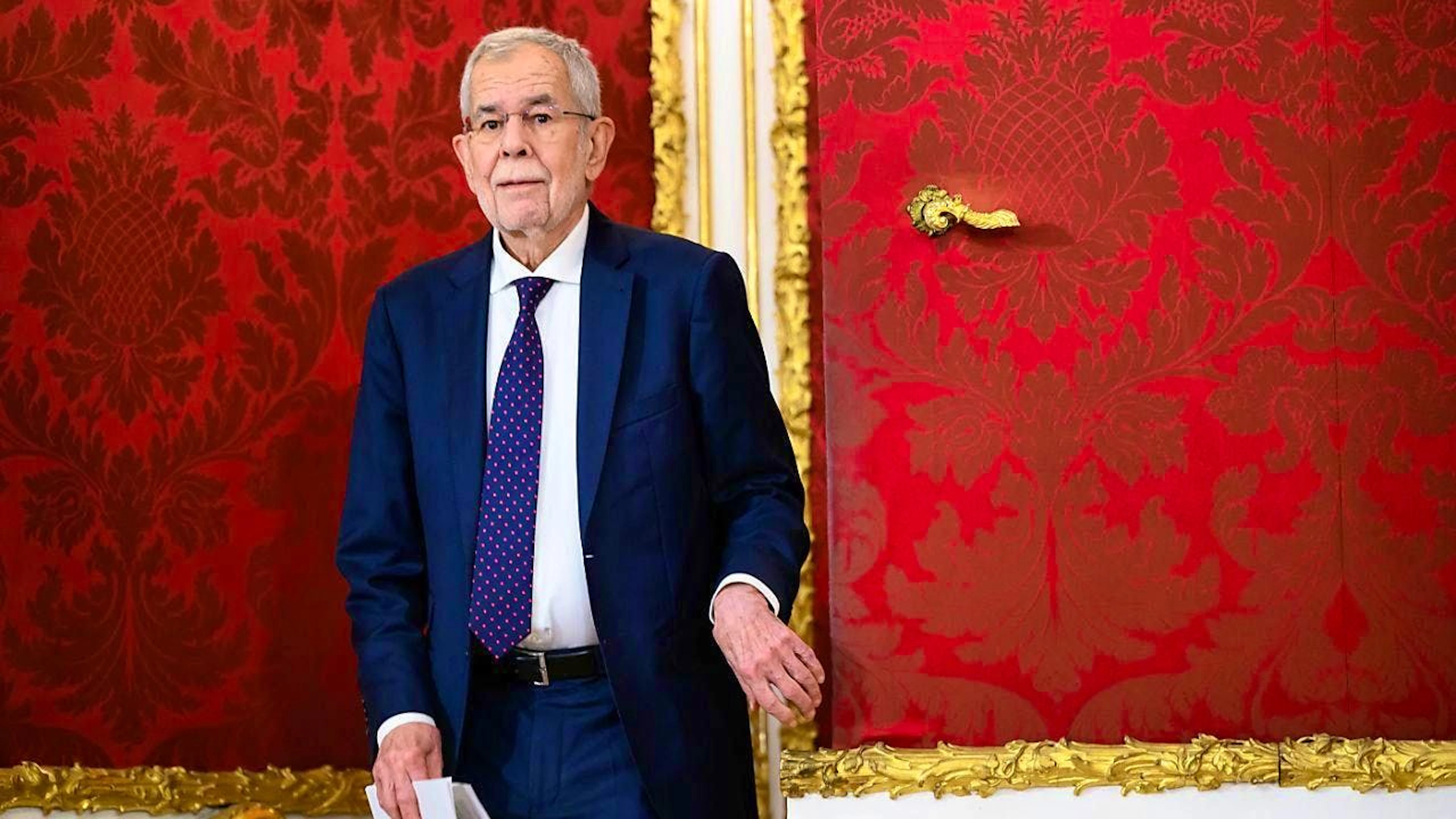 ARCHIVE - Alexander Van der Bellen, President of Austria, arrives to make a statement on the current situation after the end of the coalition negotiations between the FPÖ and ÖVP. Photo: Max Slovencik/APA/dpa