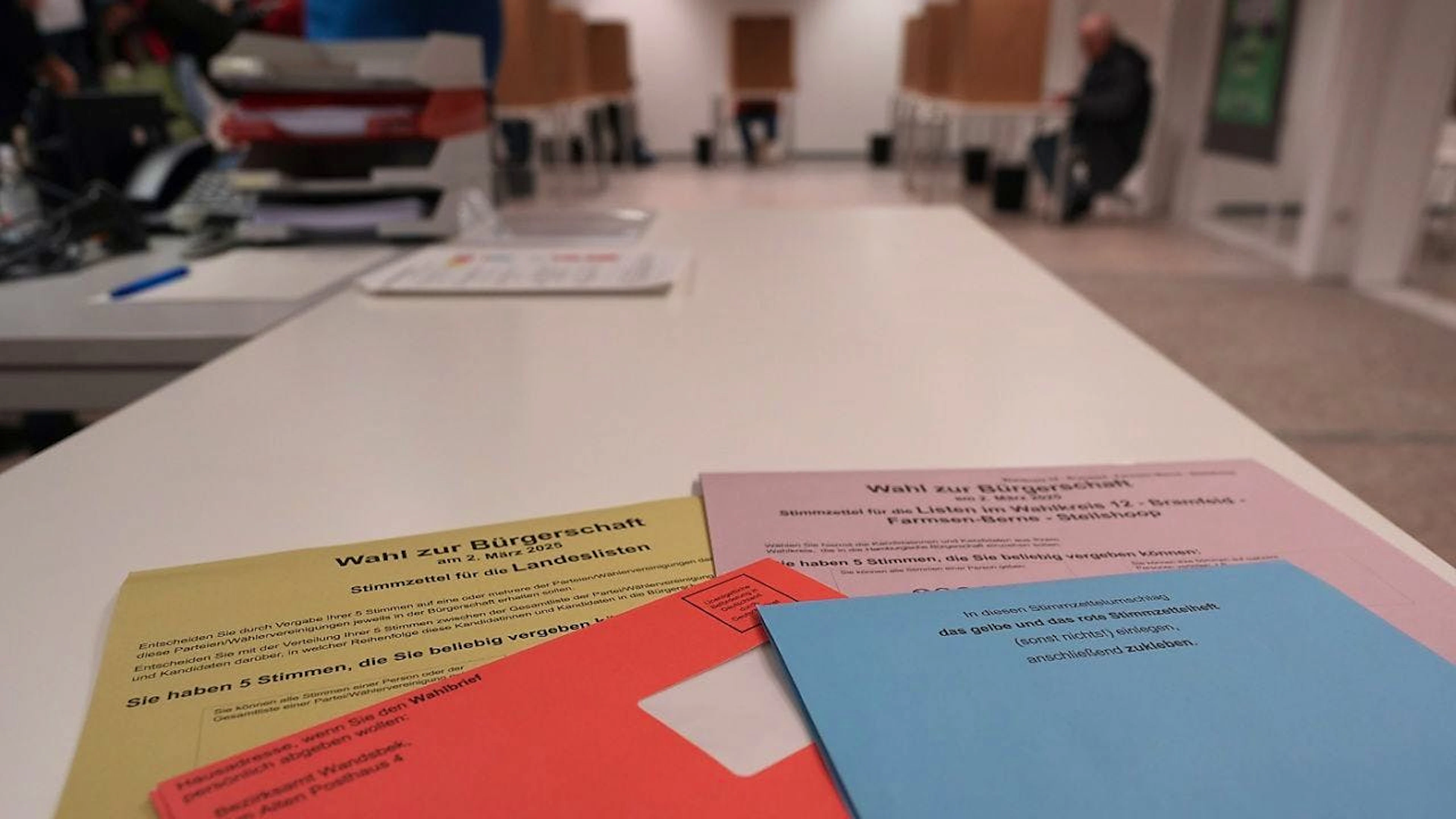 Tutto pronto ai seggi per accogliere gli elettori.