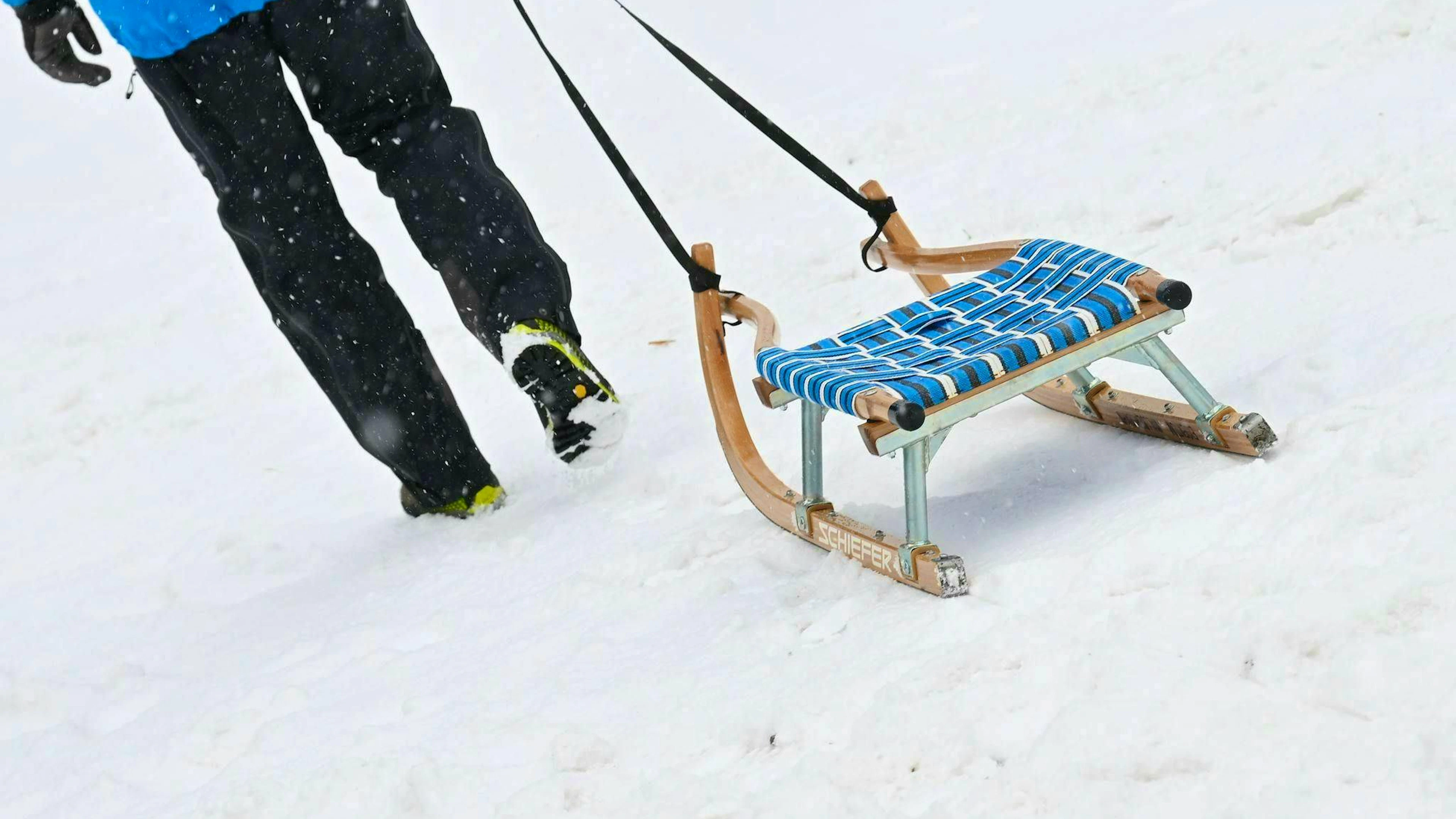 The drunk tobogganer crashed into a slope barrier. (symbolic image)