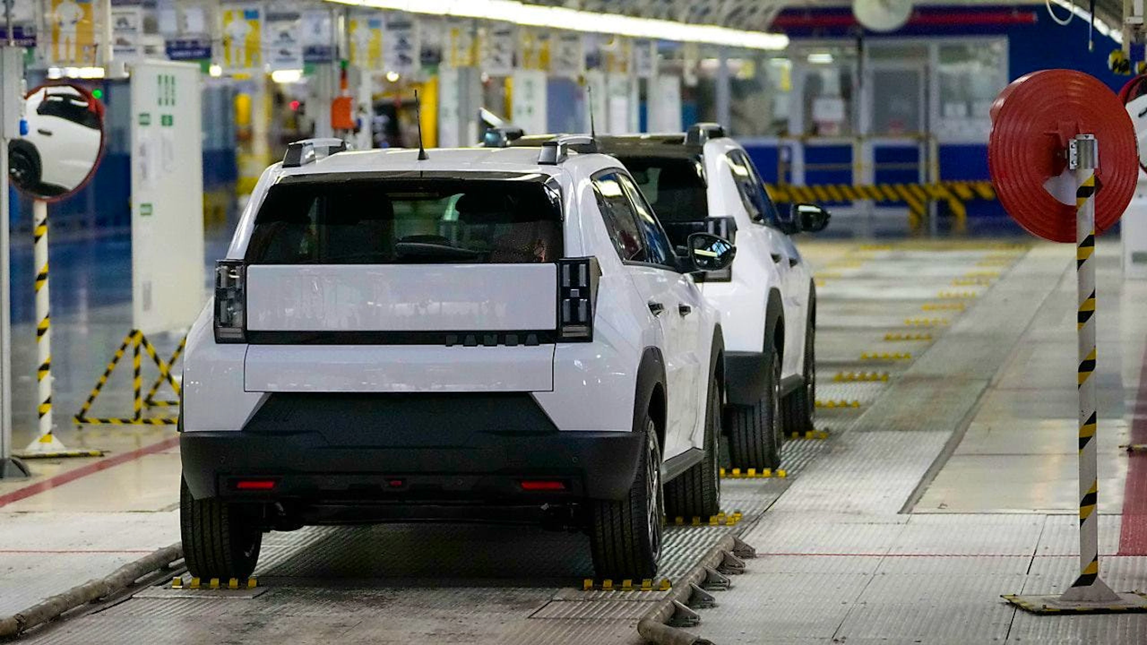 Der Autokonzern Stellantis umfasst eine Vielzahl an Marken – im Bild die Produktion der elektrischen Fiat Grande Panda-Autos in einer Stellantis-Fabrik in Serbien. (Archivbild)