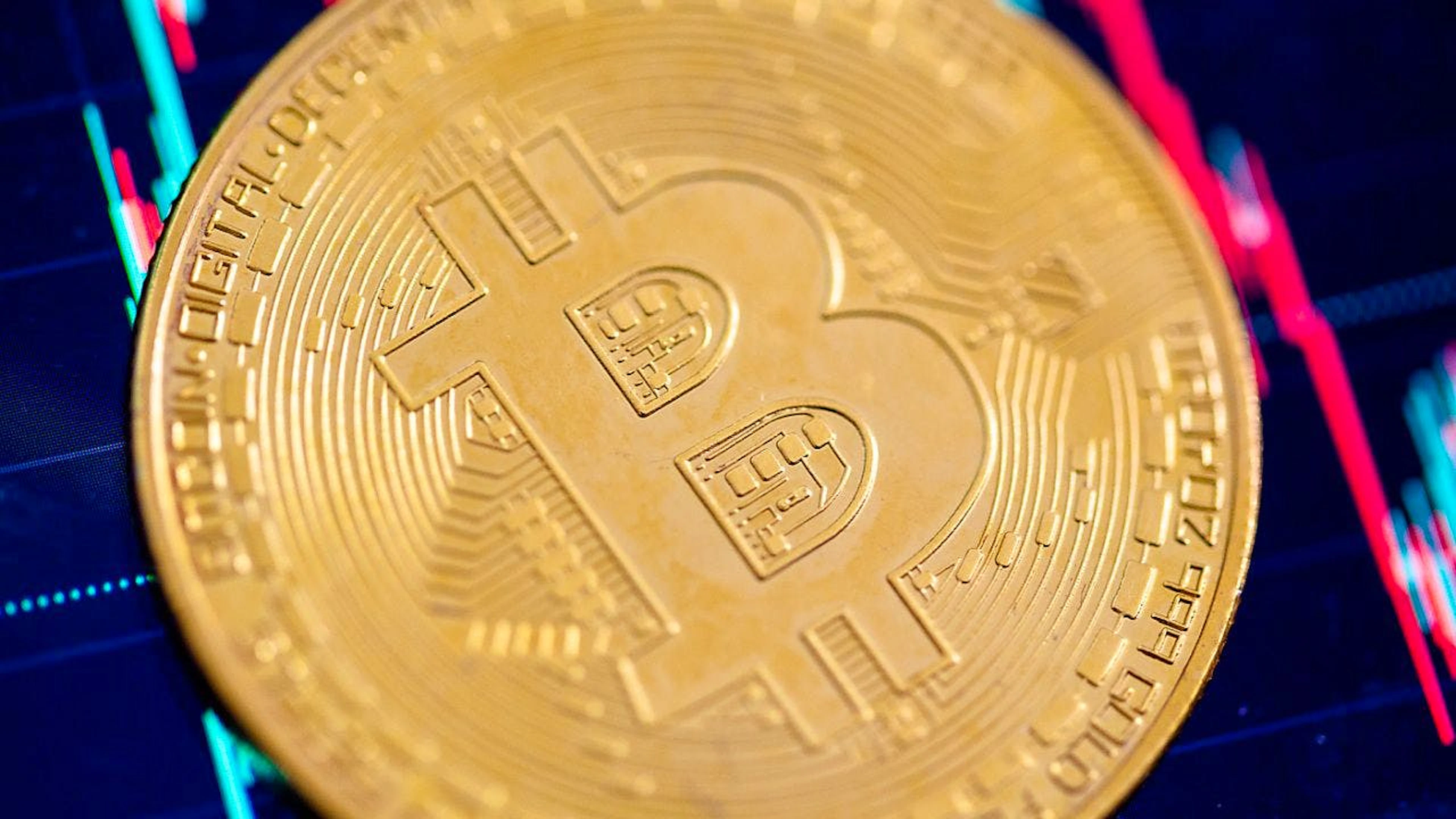 Der Bitcoin ist im Sinkflug. Hat die Kryptowährung im Januar noch beinahe 110'000 US-Dollar gekostet, ist der Kurs mittlerweile unter 80'000 Dollar abgerutscht.(Symbolbild)