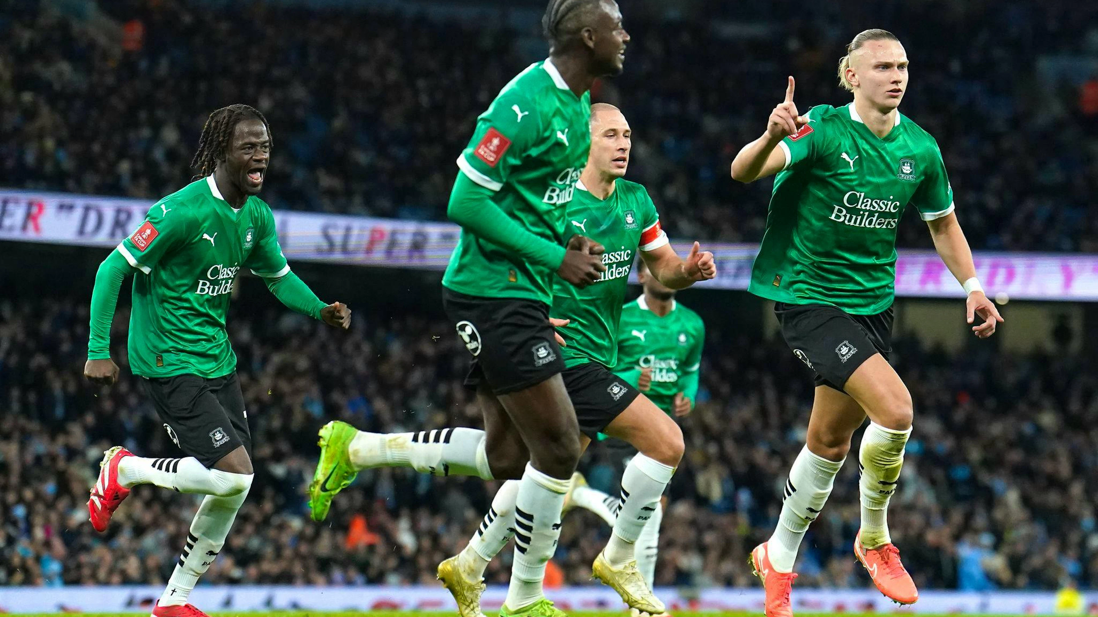 Außenseiter Plymouth ging bei Manchester City zunächst in Führung.