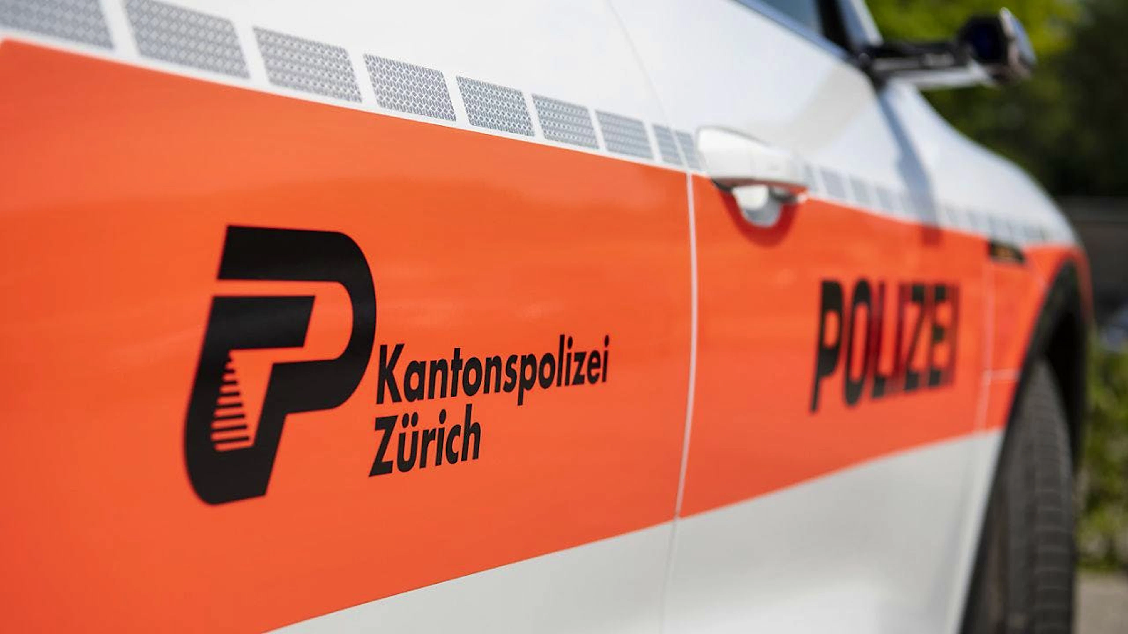 Die Kantonspolizei Zürich hat am Freitag einen 64-jährigen Schweizer verhaftet, der im Verdacht steht, Mitte Februar im Kanton Zürich einen Mann entführt zu haben. (Symbolbild)