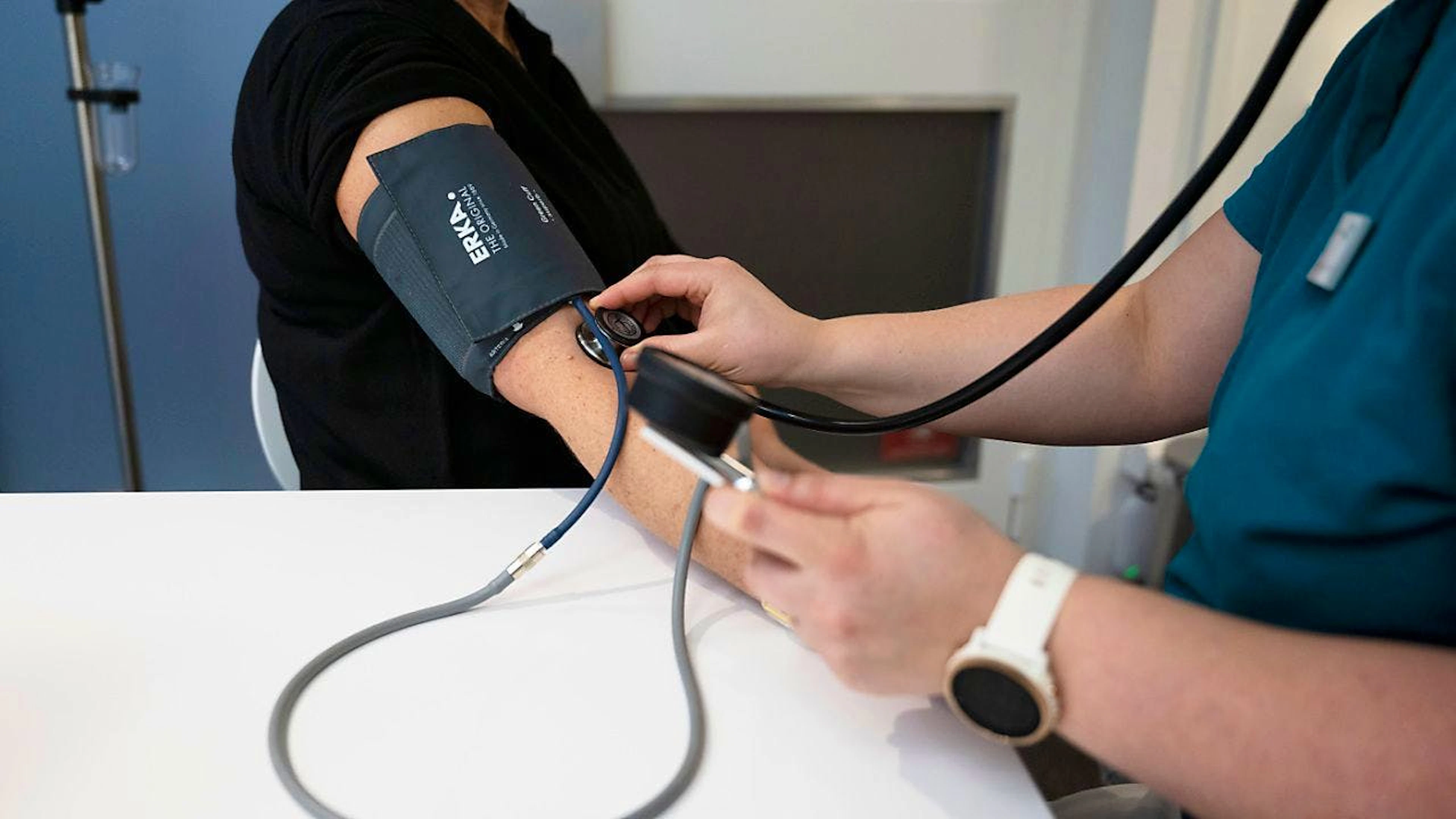 Das Parlament will nicht, dass Netzwerke zur koordinierten Versorgung im Gesundheitswesen selbst Leistungen abrechnen dürfen. (Symbolbild)