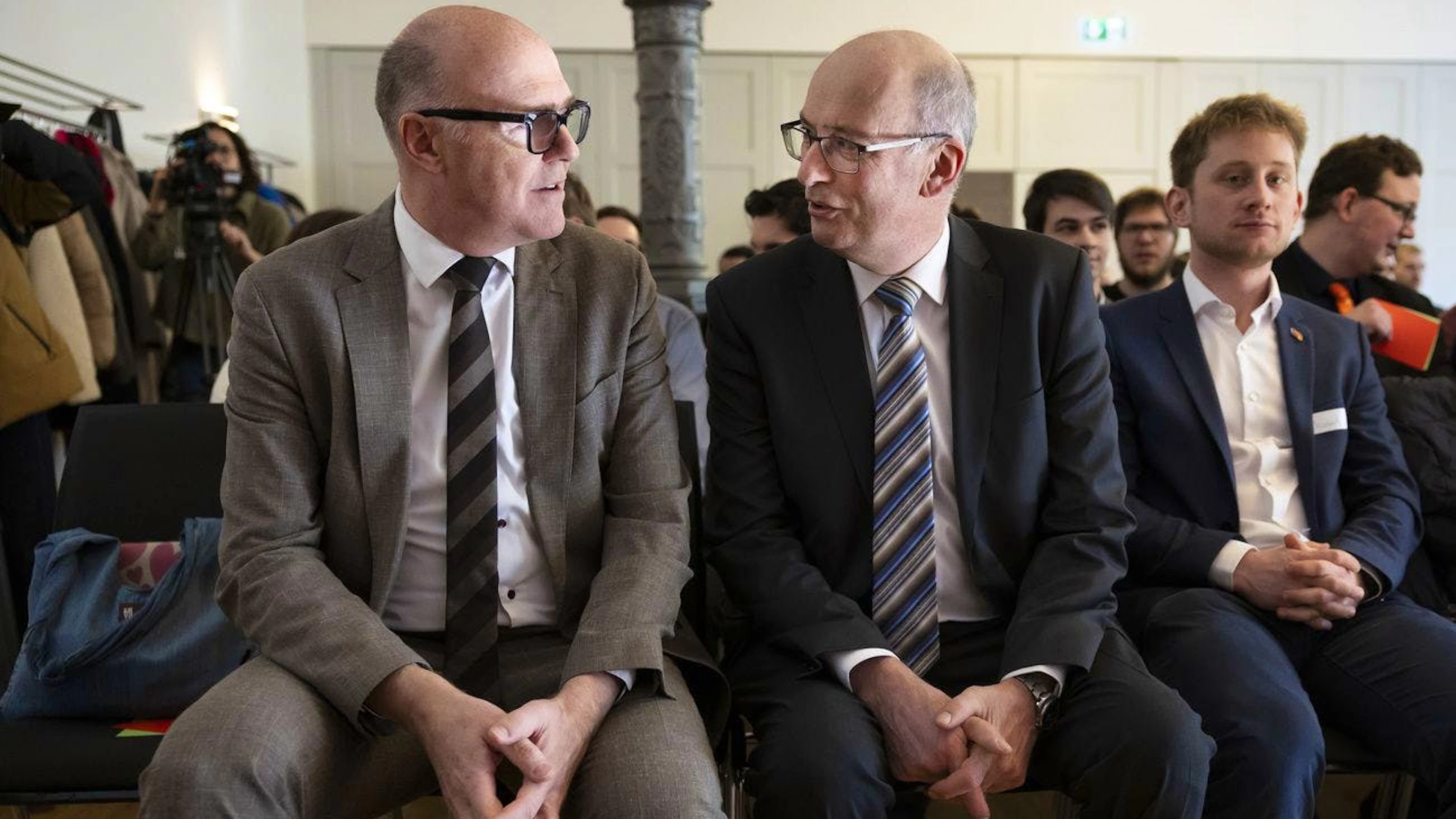 Die beiden Mitte-Bundesratskandidaten Martin Pfister (links) und Markus Ritter liefern sich ein Kopf-an-Kopf-Rennen.