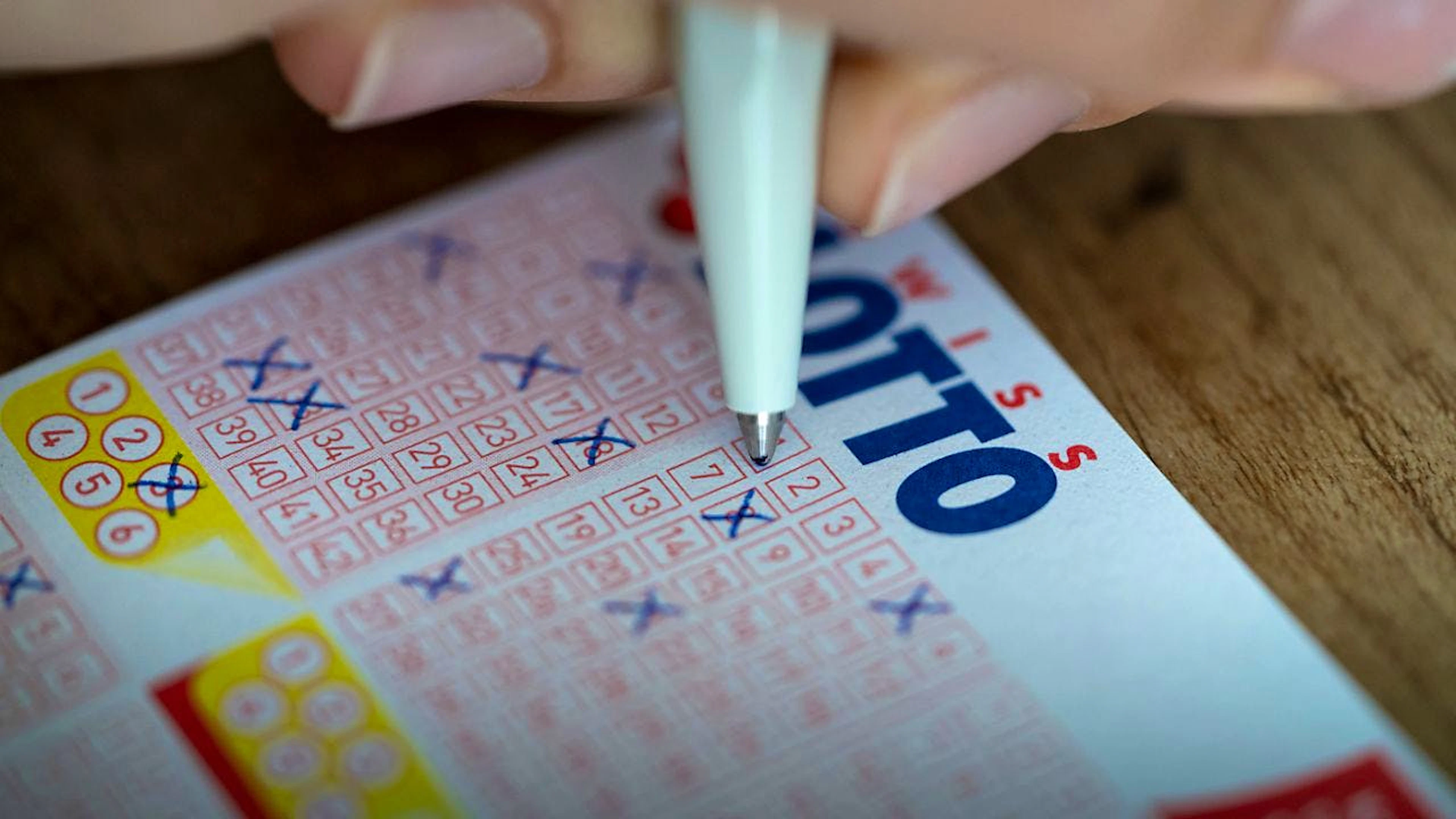 Für die nächste Ziehung vom Samstag befinden sich 12 Millionen Franken im Jackpot. (Archivbild)