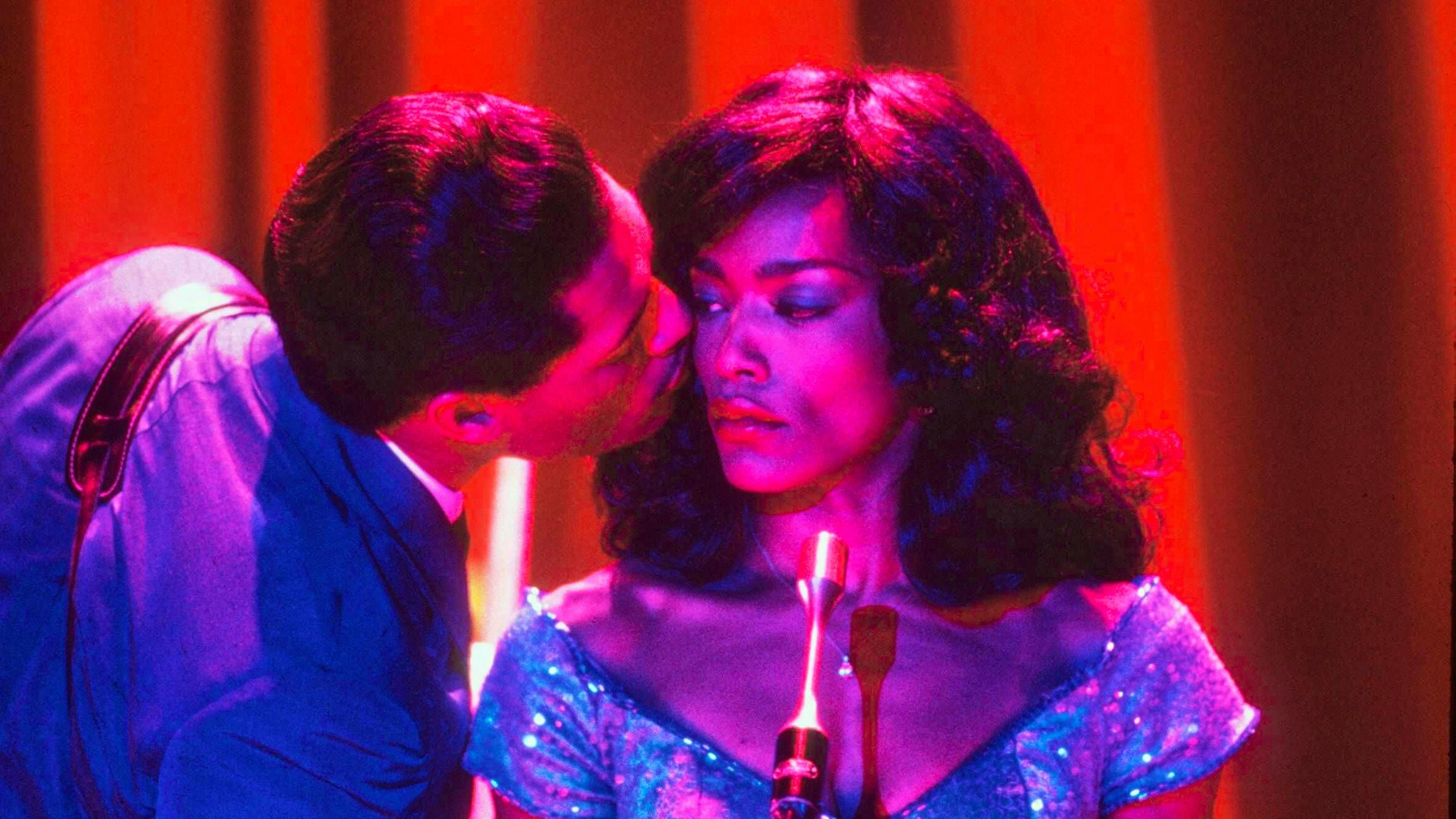 With her explosive voice and daring stage shows, Tina Turner soon puts her egomaniacal husband Ike (LAURENCE FISHBURNE) in the shade...