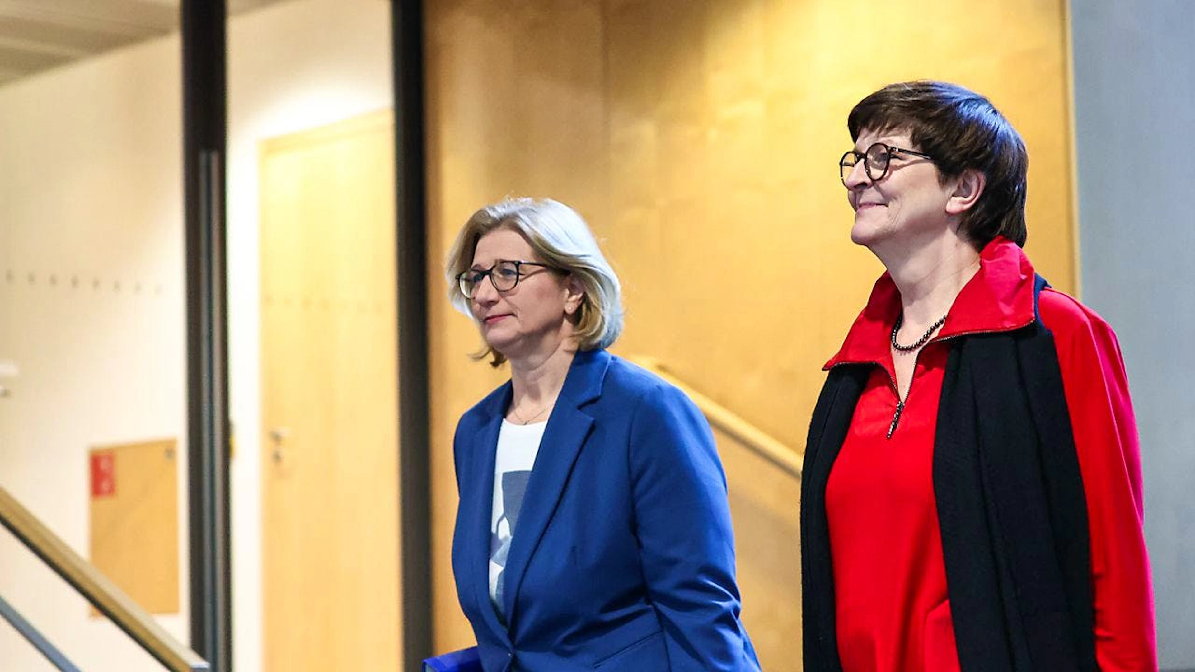 Anke Rehlinger und Saskia Esken (SPD). Foto: Hannes P. Albert/dpa