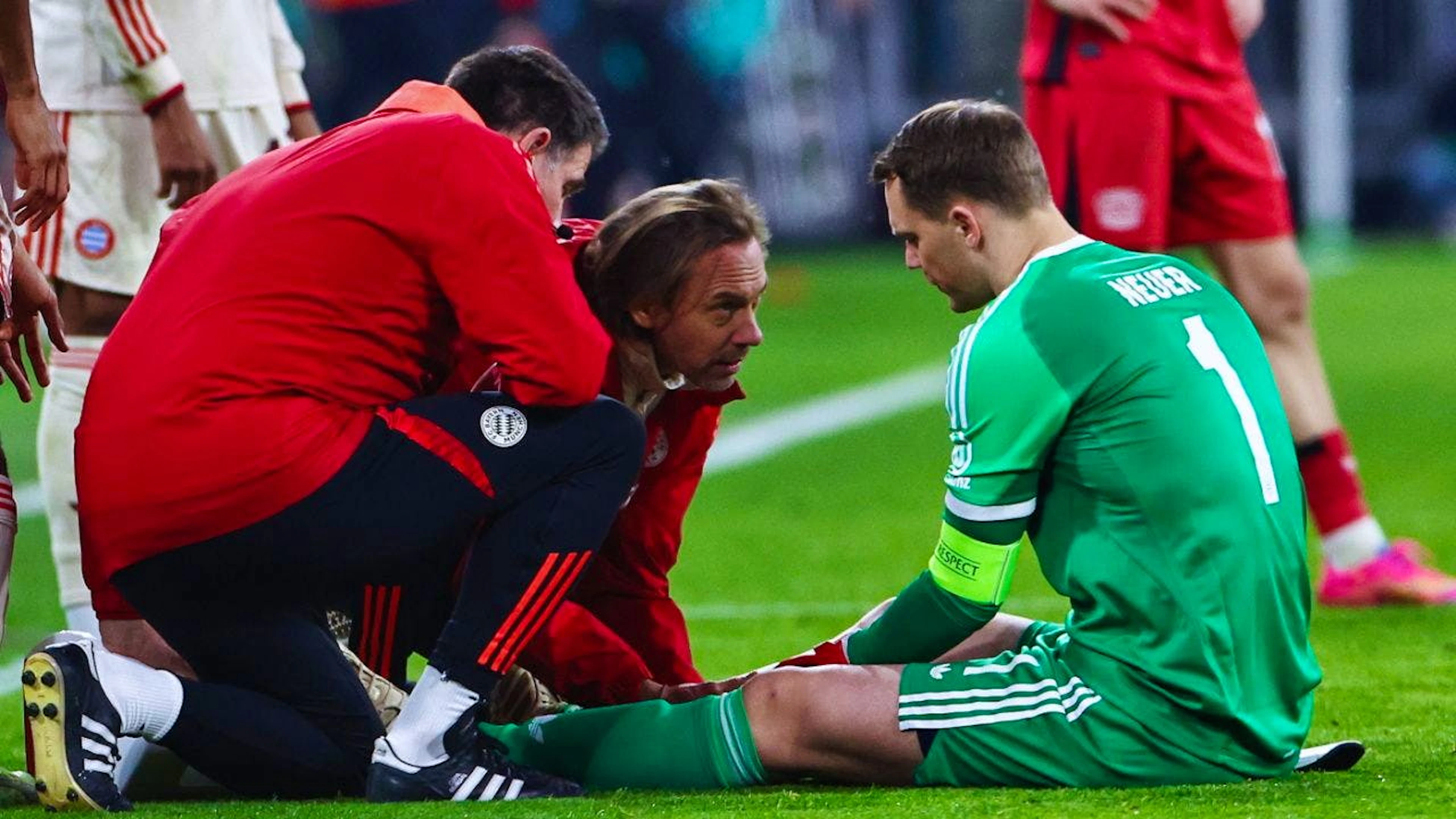 Ein Muskelfasserriss in der Wade zwingt Manuel Neuer zu einer Zwangspause