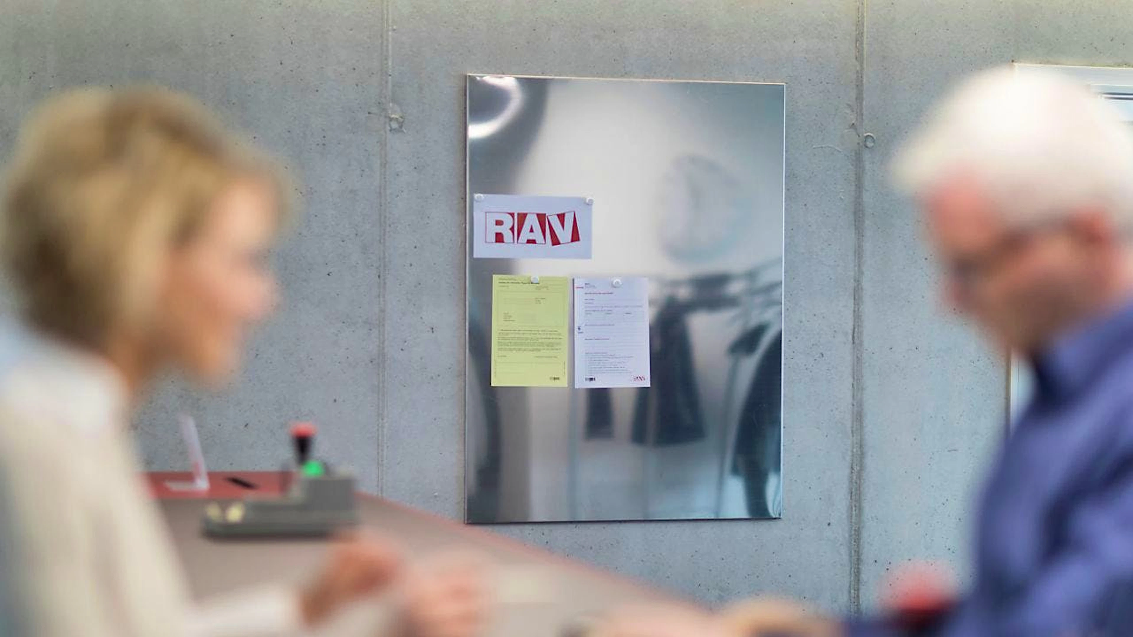 In der Schweiz waren Ende Februar 135'446 Personen in den Regionalen Arbeitsvermittlungszentren (RAV) als arbeitslos gemeldet. (Archivbild)