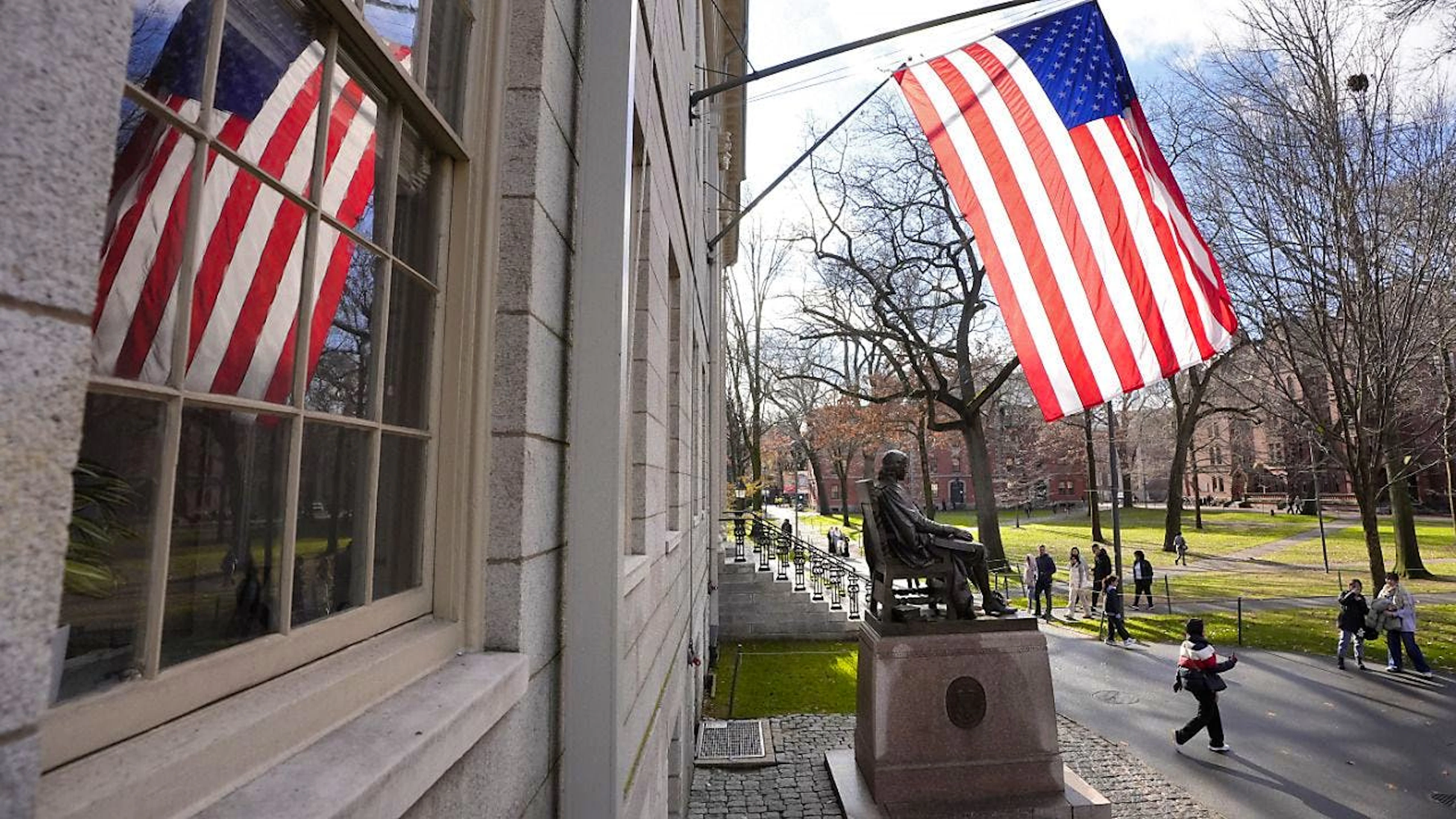 Der Pharmakonzern Roche hat ein neues forschungszentrum auf dem Campus der Harvard Universität (Bild) eröffnet. (Archivbild)
