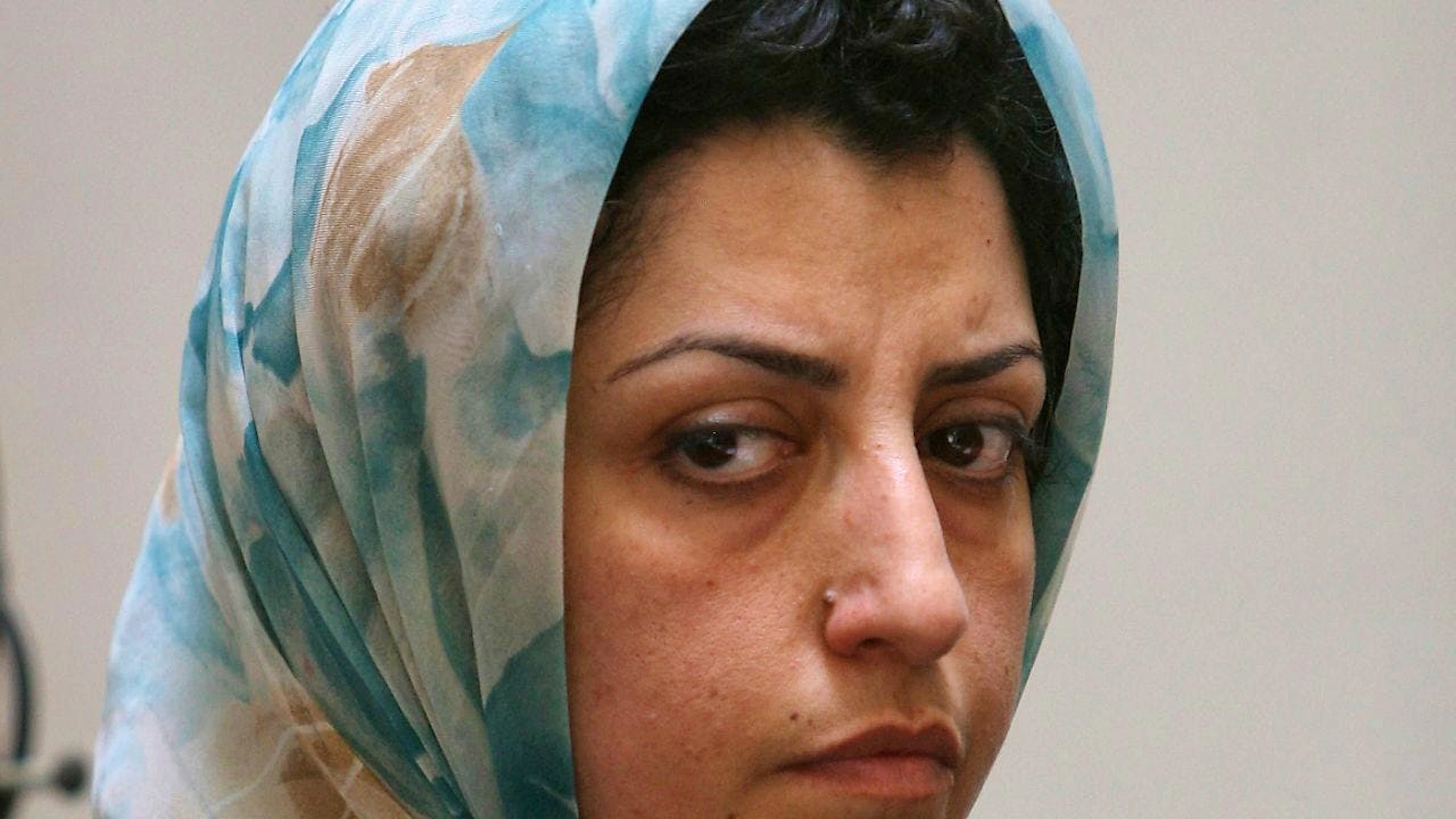 Des personnalités iraniennes ont appelé lundi à la «fin des hostilités militaires» entre Israël et l'Iran et à l'arrêt de l'enrichissement d'uranium par la République islamique. Parmi elles figurent les Prix Nobel de la paix Narges Mohammadi (photo) ou Shirin Ebadi.