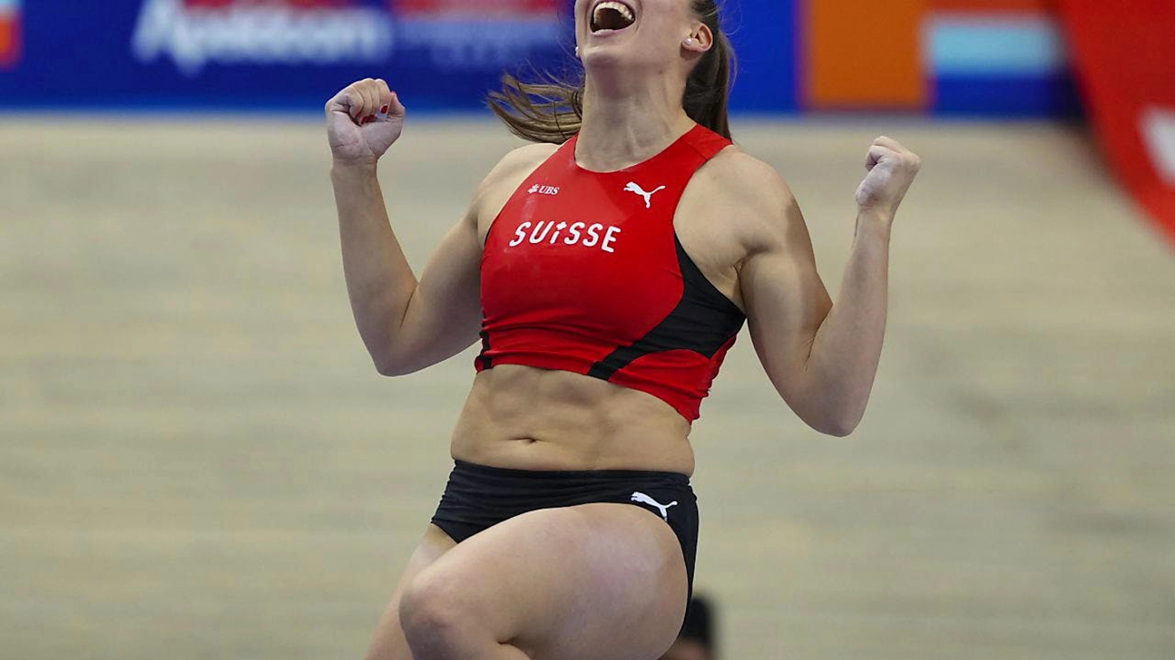 Angelica Moser freut sich über EM-Gold in der Halle