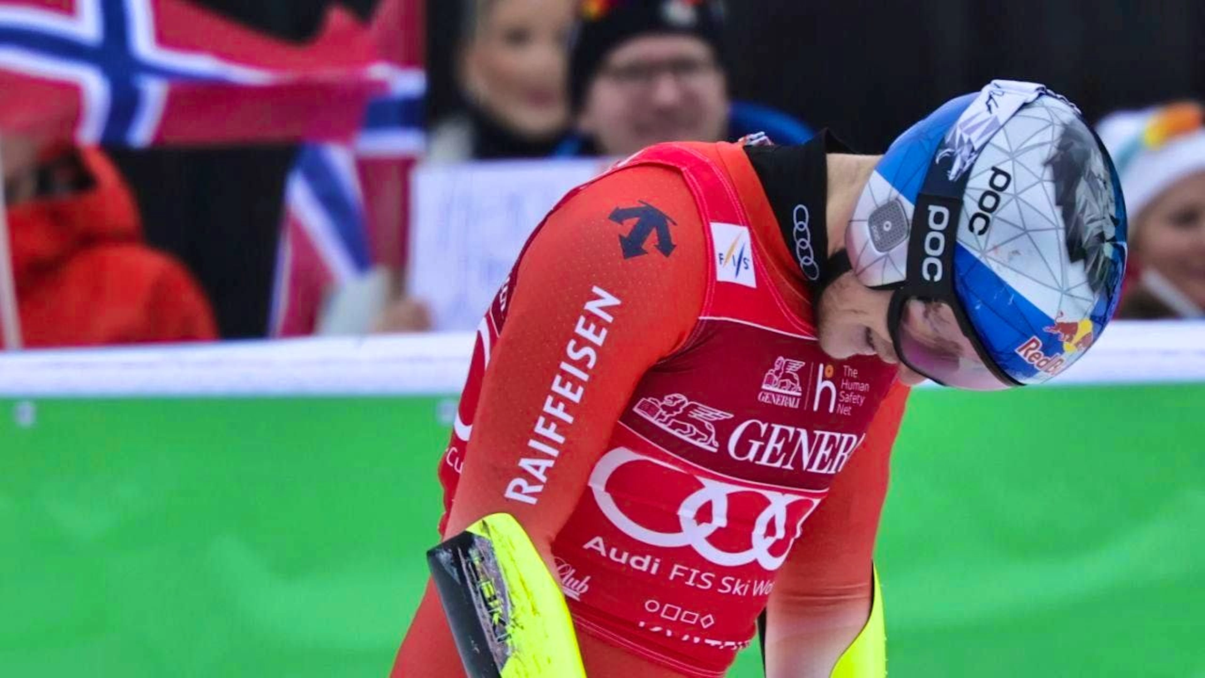Not on the podium for once: A dissatisfied Marco Odermatt