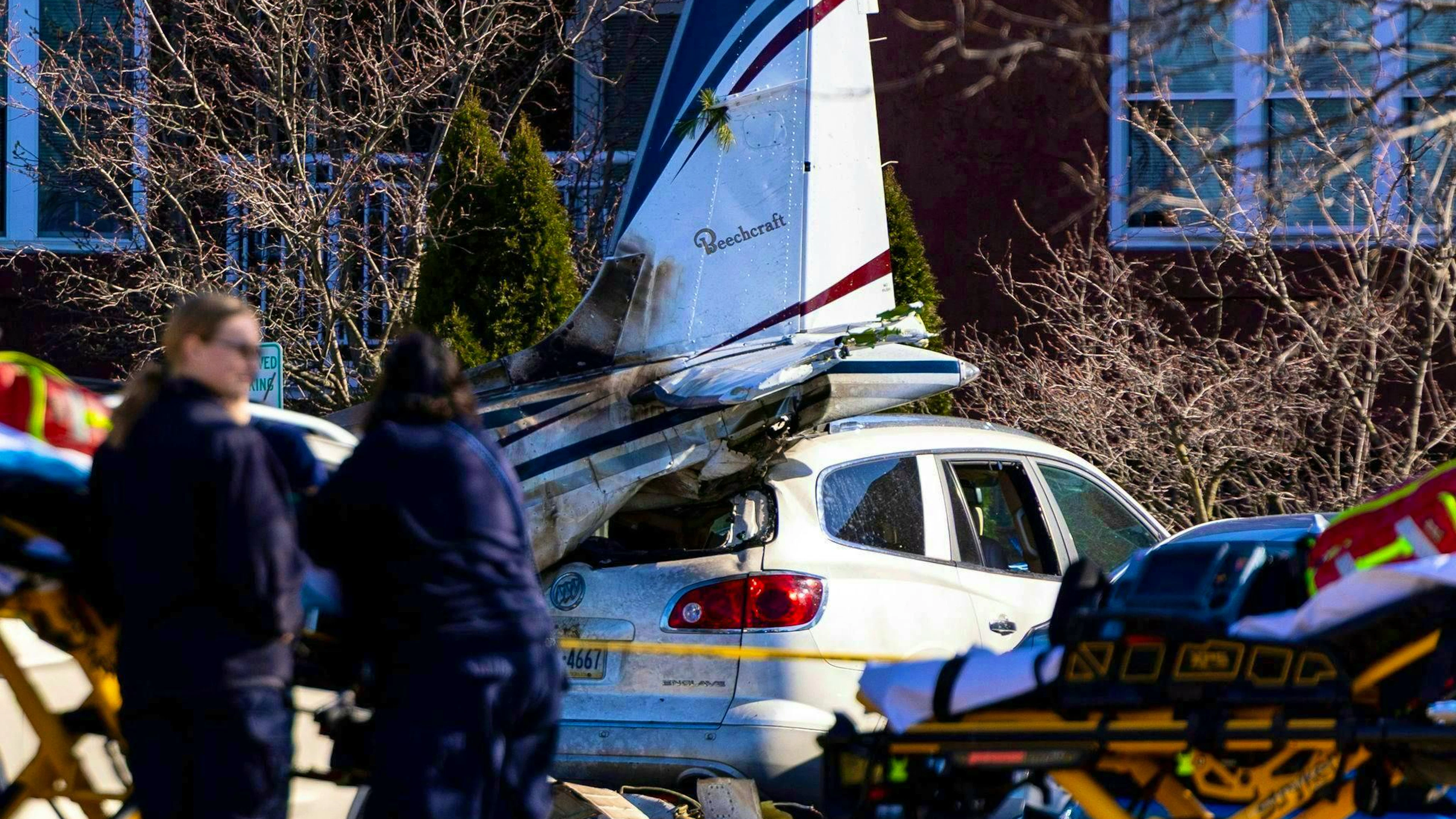The plane crashed a few minutes after take-off. 