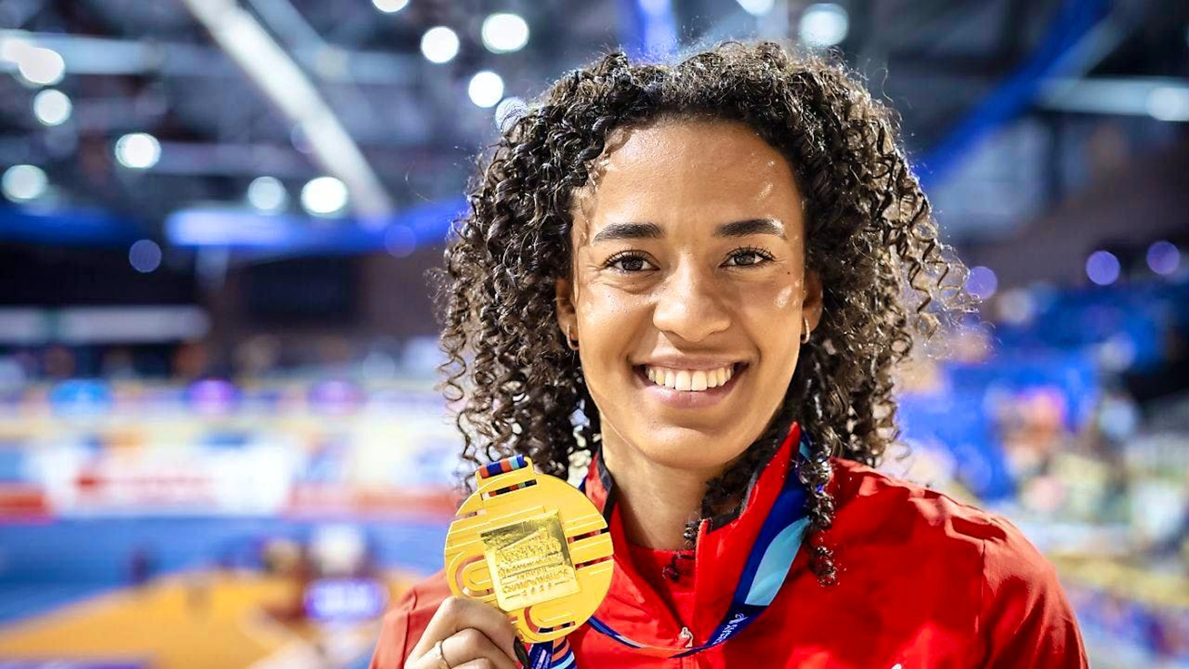 Ditaji Kambundji achieved something historic at the European Indoor Championships in Apeldoorn. The 22-year-old from Bern sprinted to gold in the 60 m hurdles in a European record time of 7.67 seconds