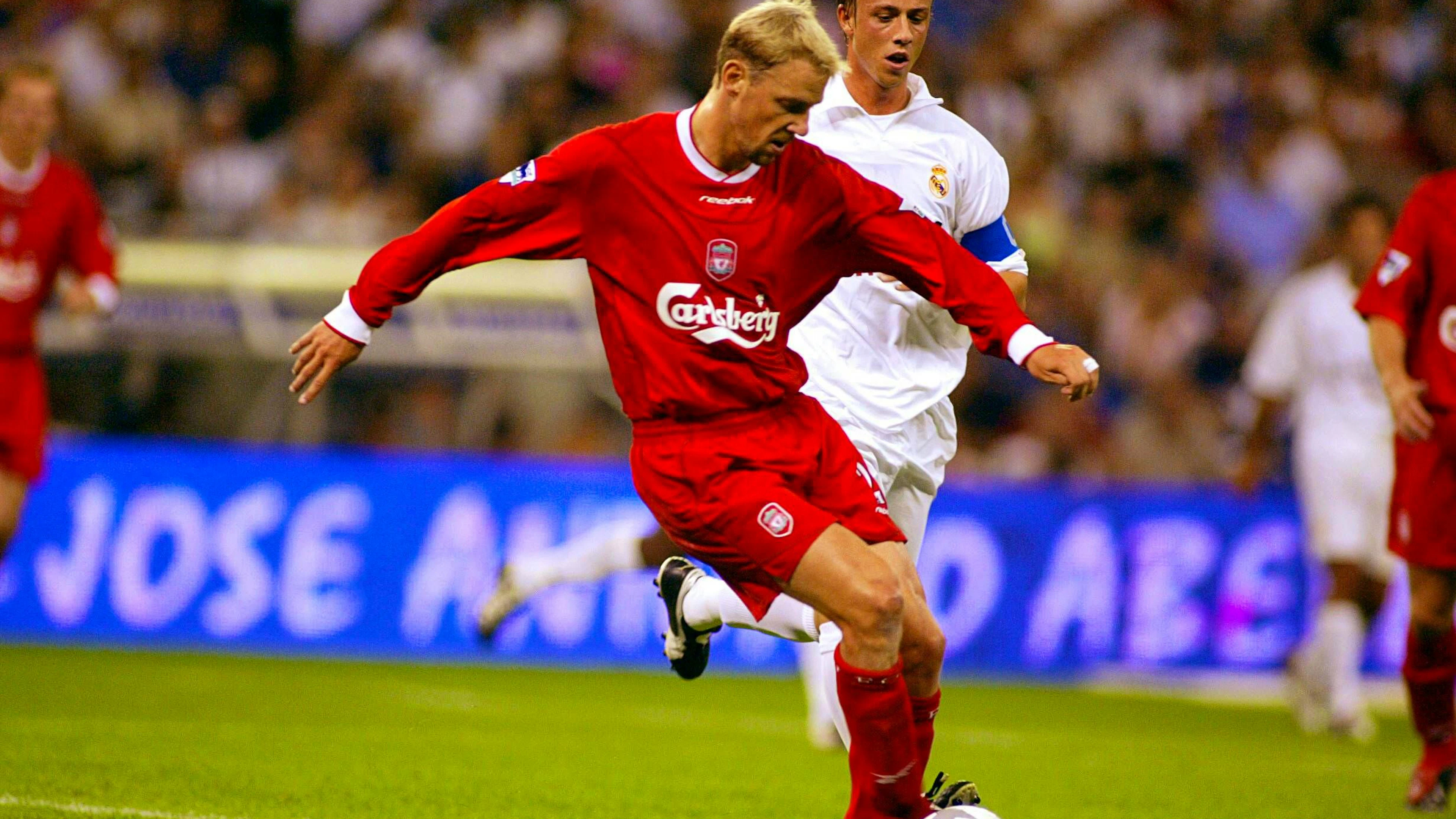 Liverpool-Legende Stéphane Henchoz gegen Real Madrid im Einsatz.