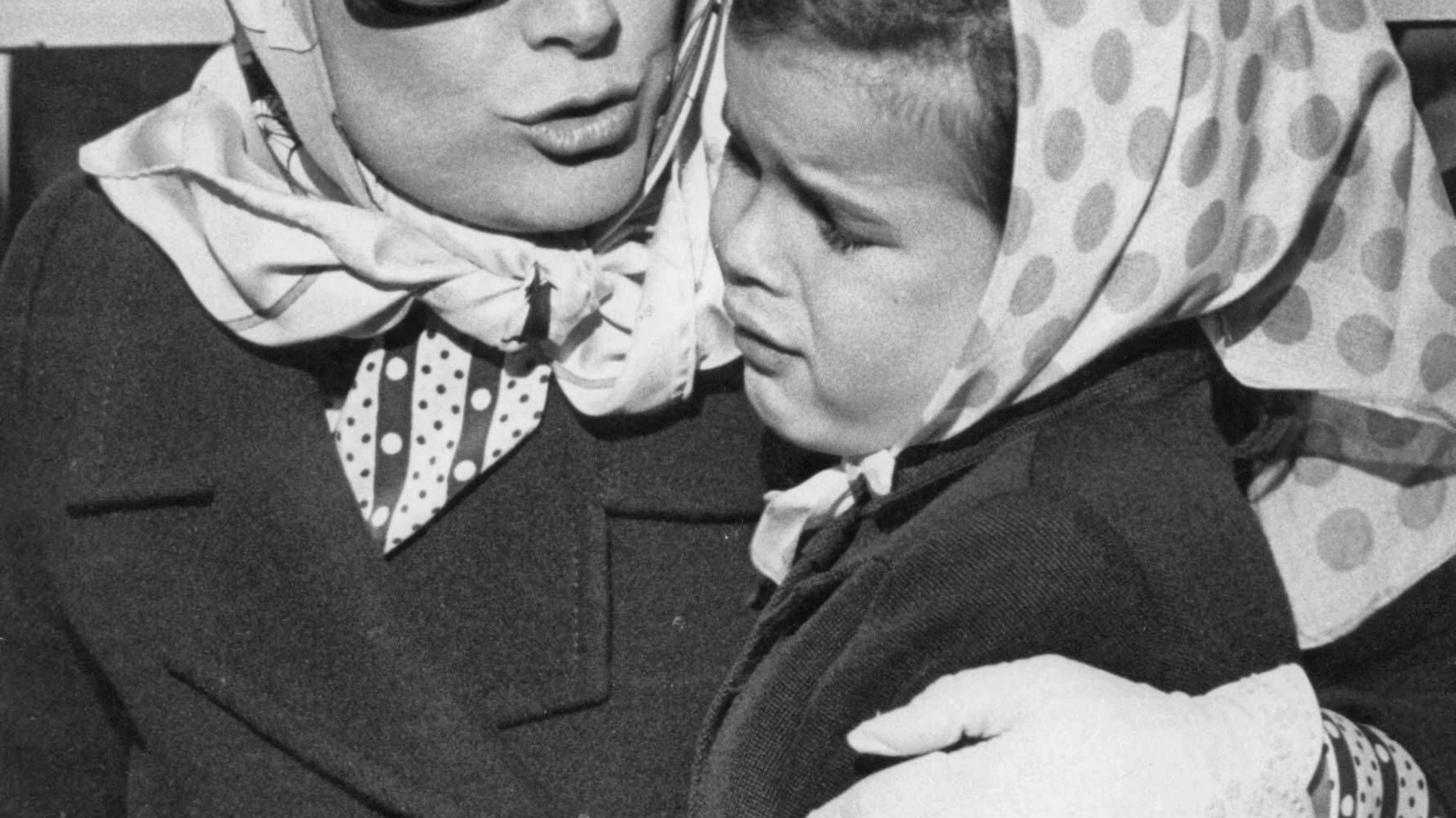 Grace Kelly, ex attrice e poi principessa di Monaco, con la figlia, la principessa Stéphanie.