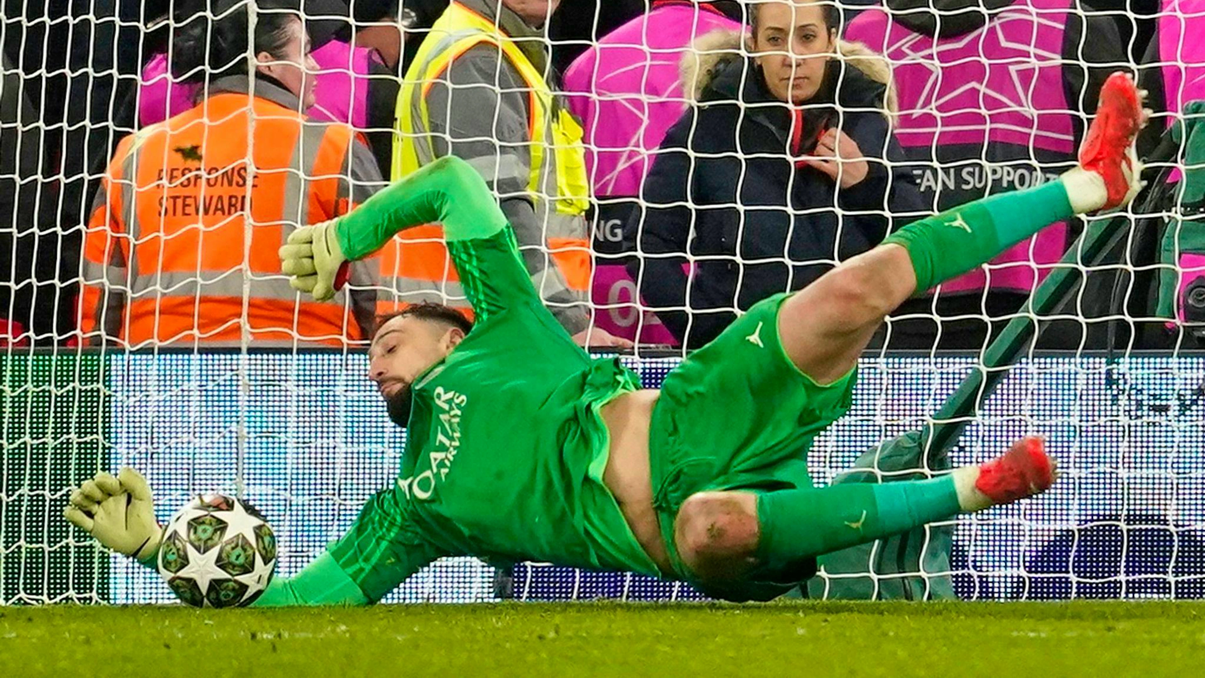 Mit zwei parierten Elfmetern brachte Gianluigi Donnarumma PSG ins Viertelfinale der Champions League.