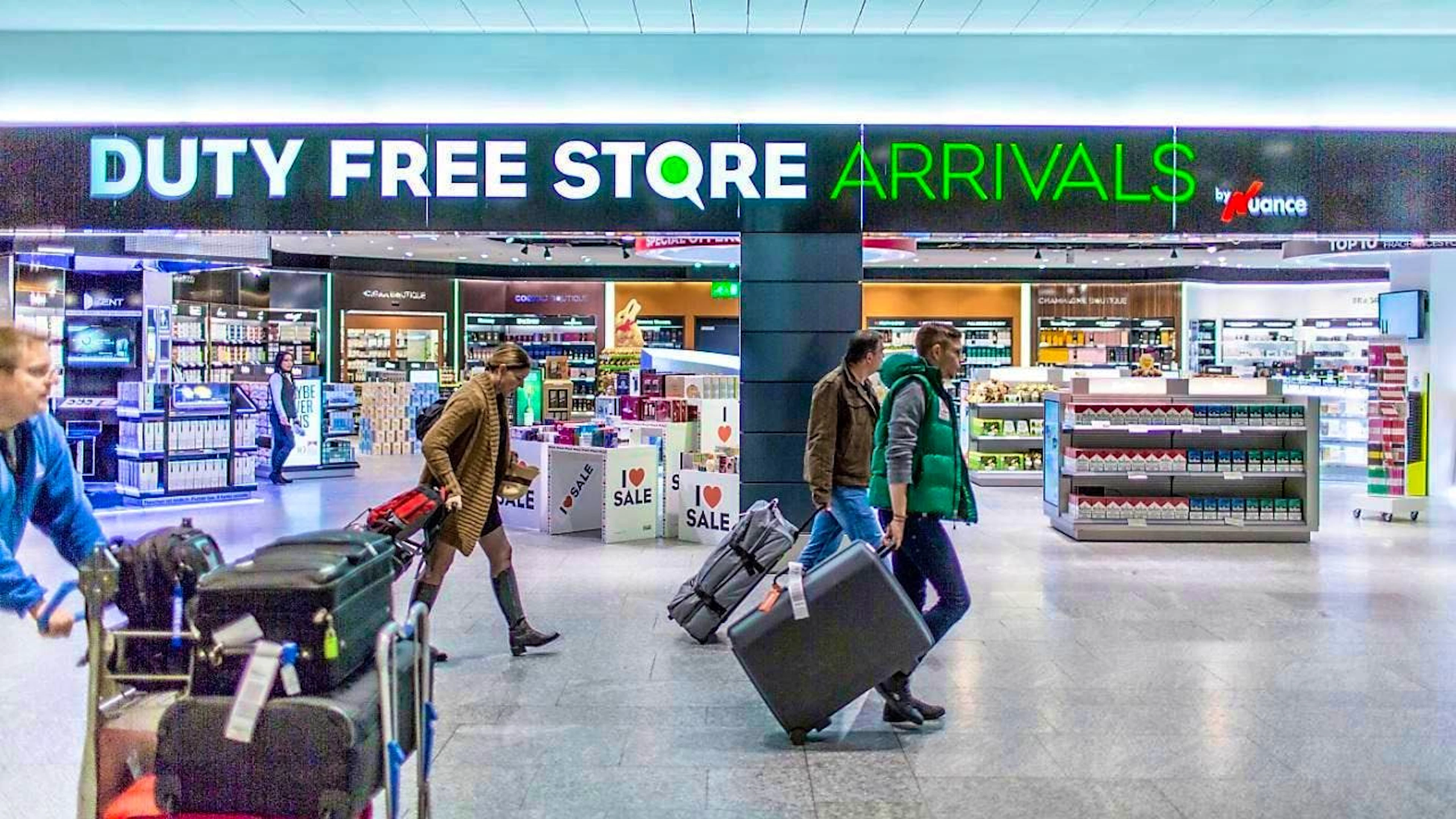 Travel retailer Avolta benefited from positive travel trends in 2024 and increased both sales and profits. Shareholders will be rewarded with a higher dividend.(archive image)