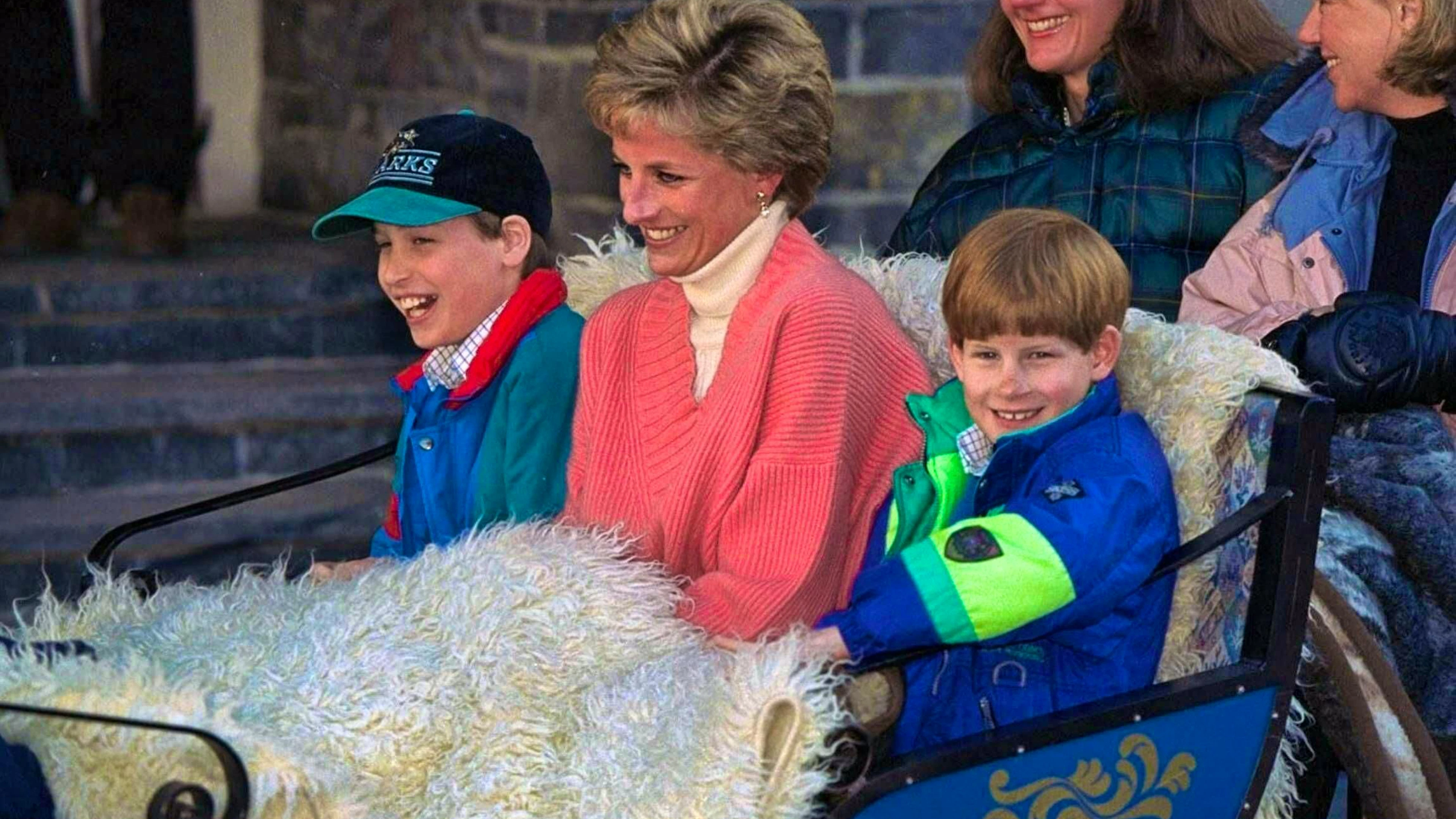 La principessa Diana con i figli William e Harry (foto d'archivio).