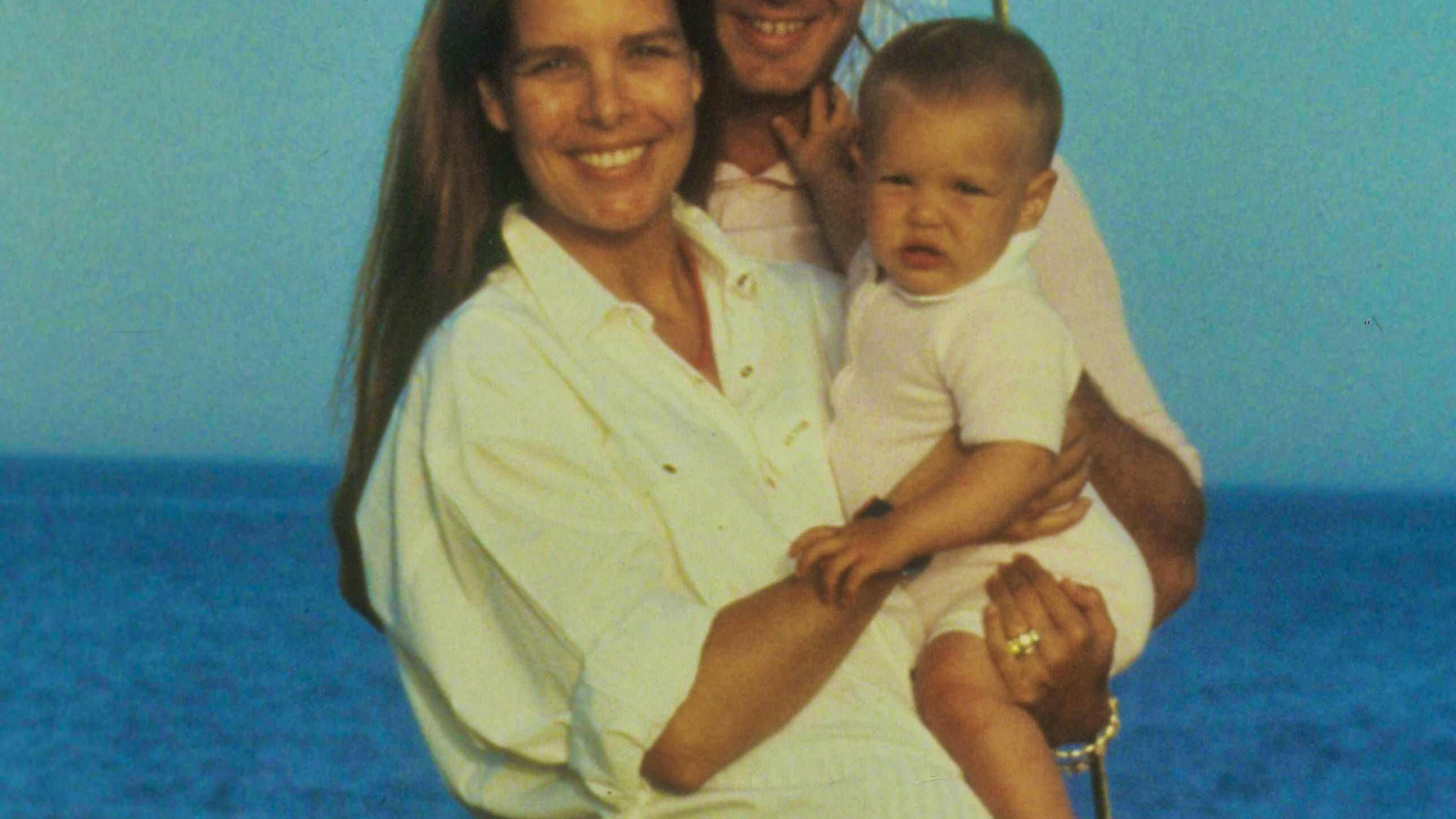 Il marito della principessa Carolina è morto all'età di 30 anni. La coppia aveva tre figli insieme.