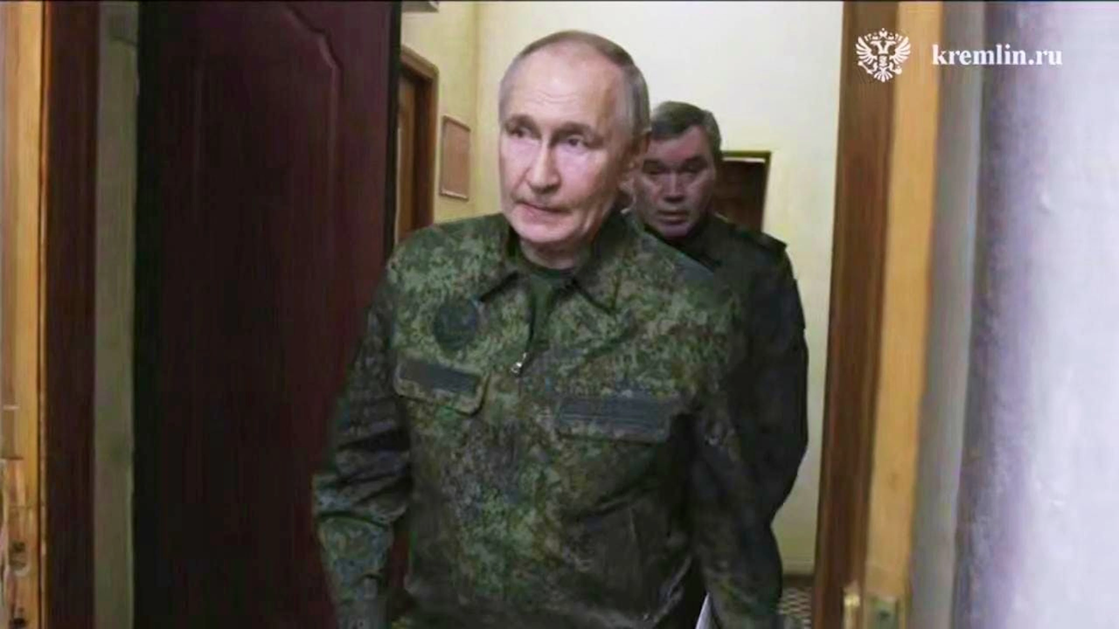 HANDOUT - Der russische Präsident Wladimir Putin besucht das Militärhauptquartier in der Region Kursk. Foto: -/Russian Presidential Press Service/AP/dpa - ACHTUNG: Nur zur redaktionellen Verwendung und nur mit vollständiger Nennung des vorstehenden Credits
