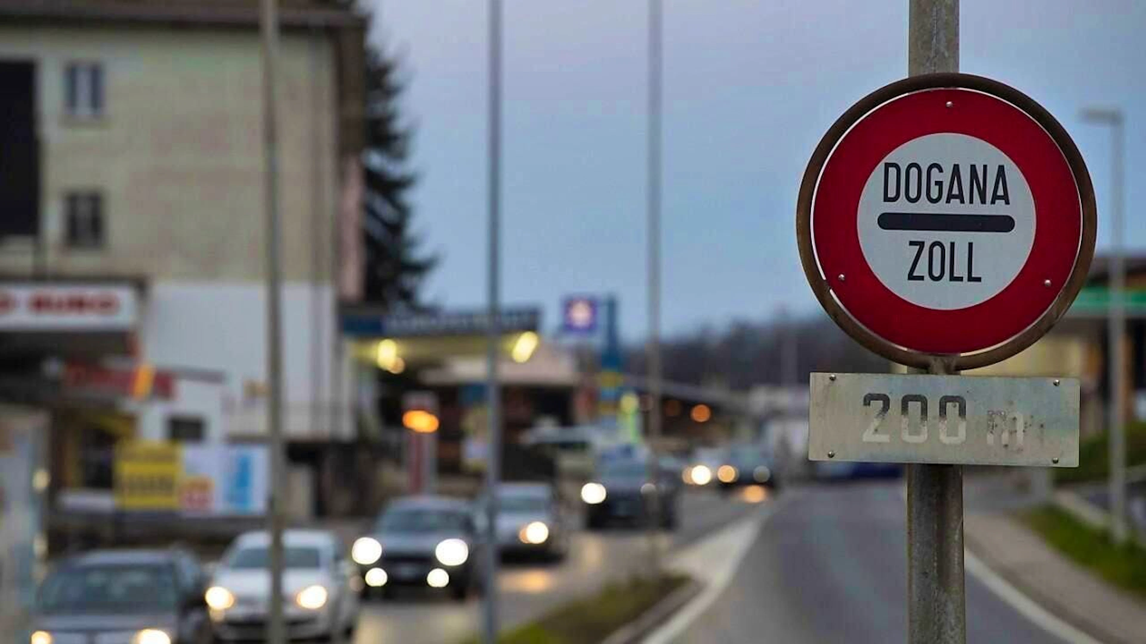 A man has been stopped in Ticino with 19 scooters illegally brought across the border. (symbolic image)