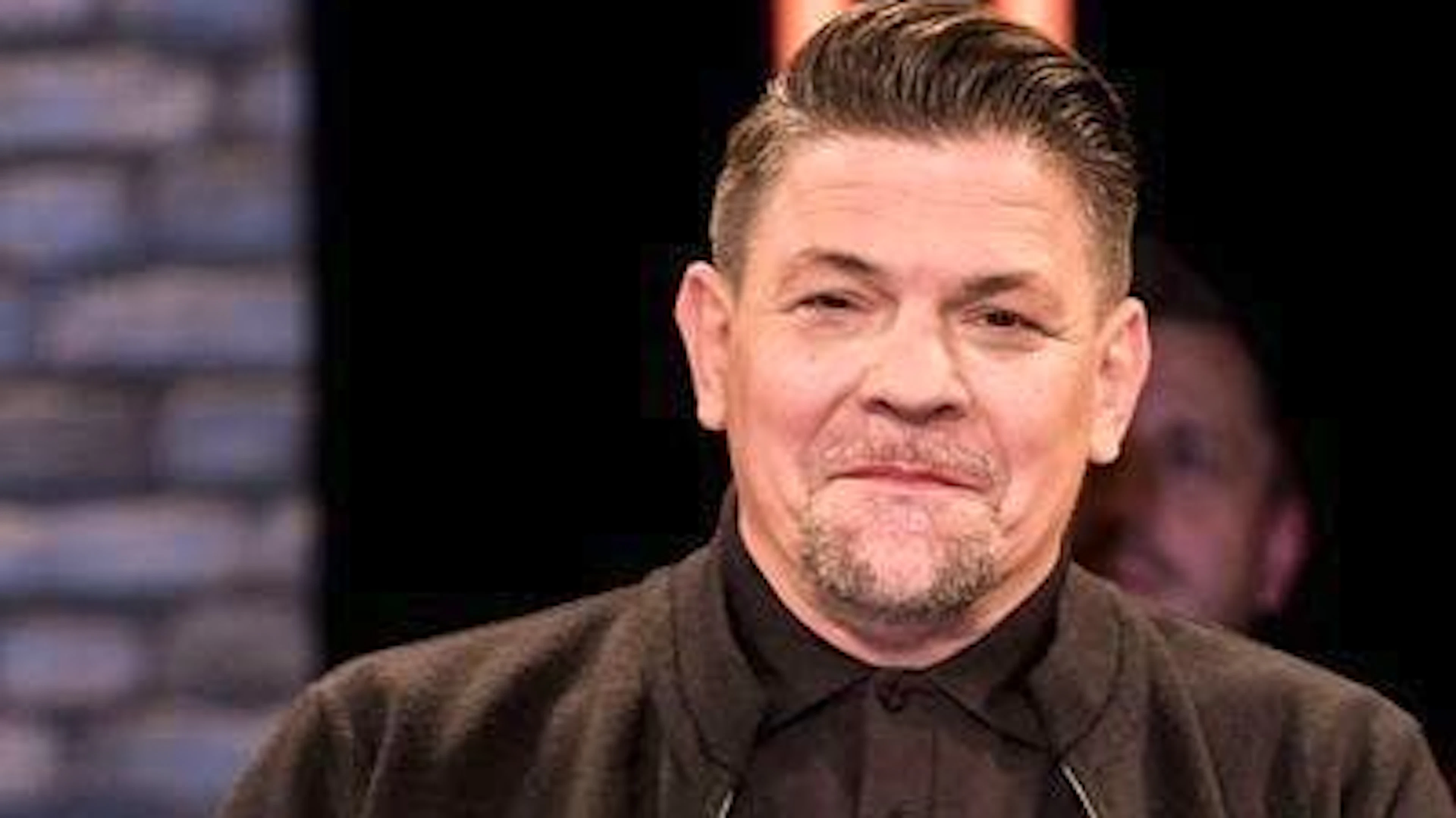 Celebrity chef Tim Mälzer talks about the death of his father in his TV show.