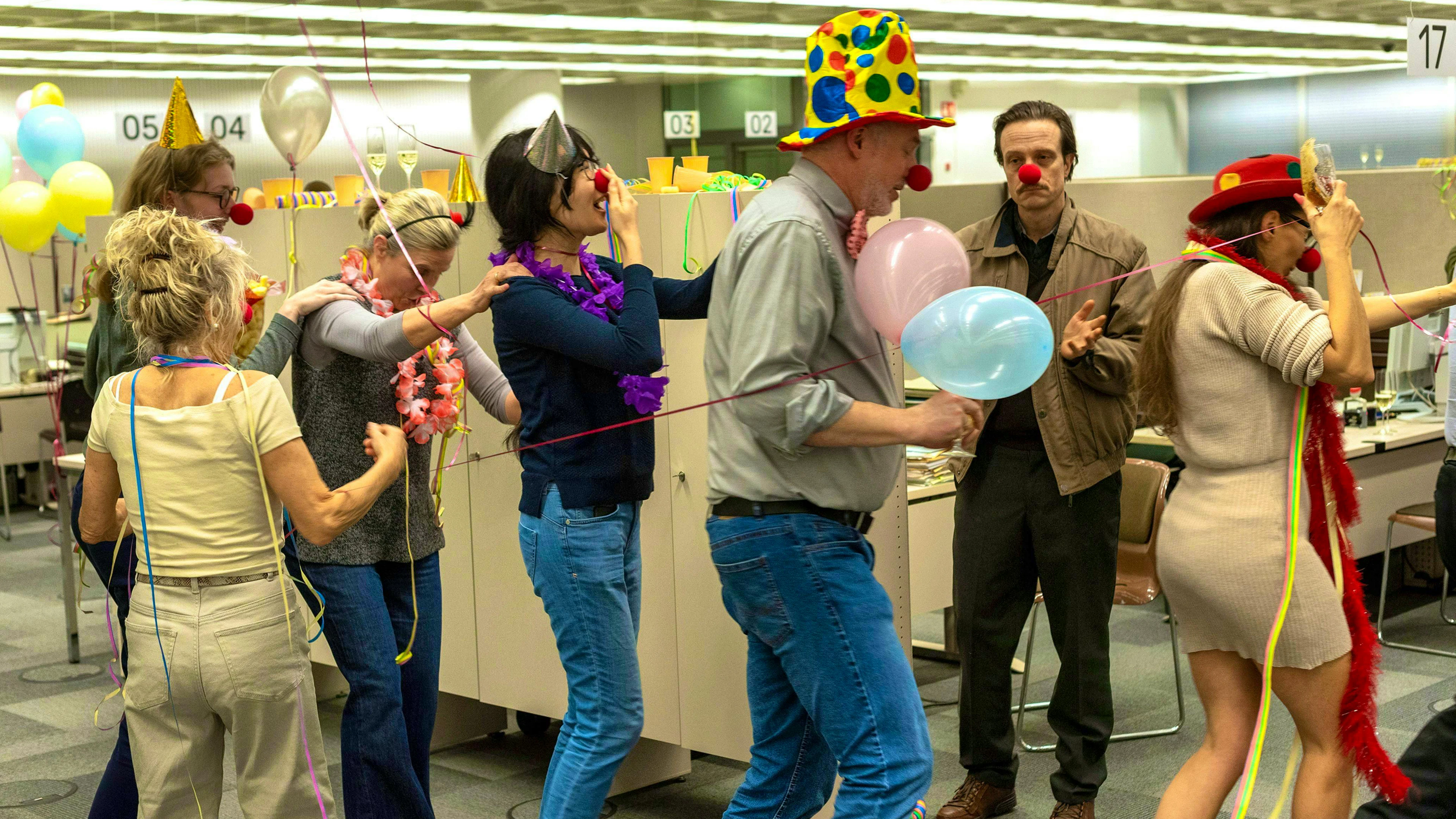 Outsider Robert Frost (August Diehl), who is responsible for IT at the Citizens' Office, stands somewhat apart at the company party - while his colleagues enjoy themselves.