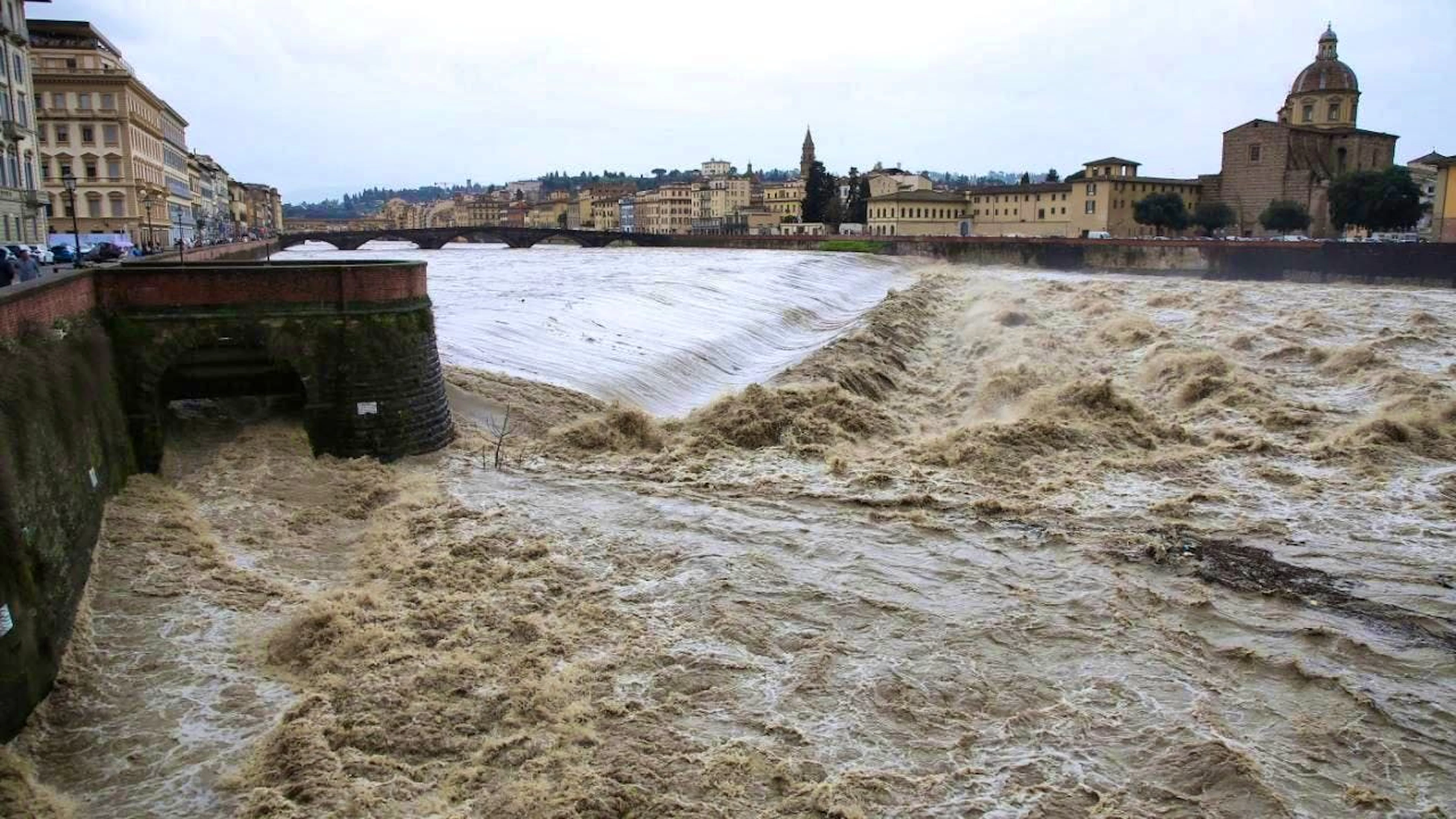 The flooded Arno can be seen at the Santa Rosa dam. Severe storms have hit the Italian regions of Tuscany and Emilia-Romagna.