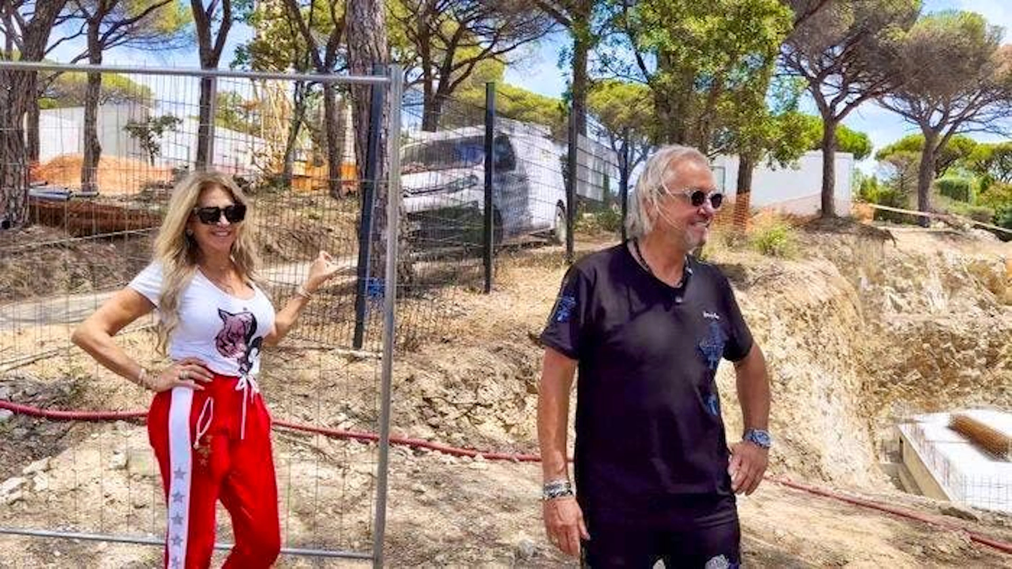 A stroke of luck for the Geiss family on the chaotic building site.