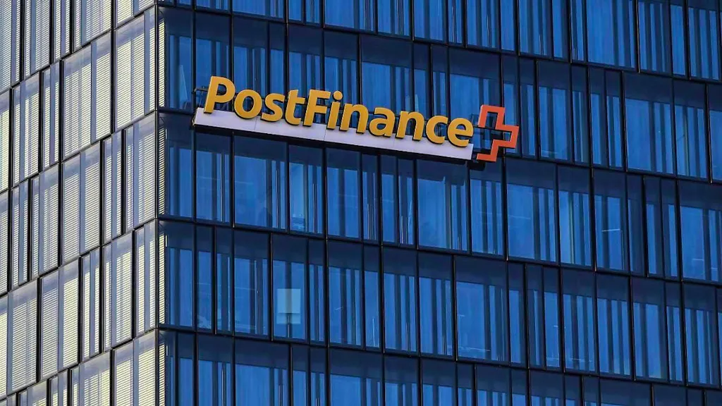 Postfinance realigns organization