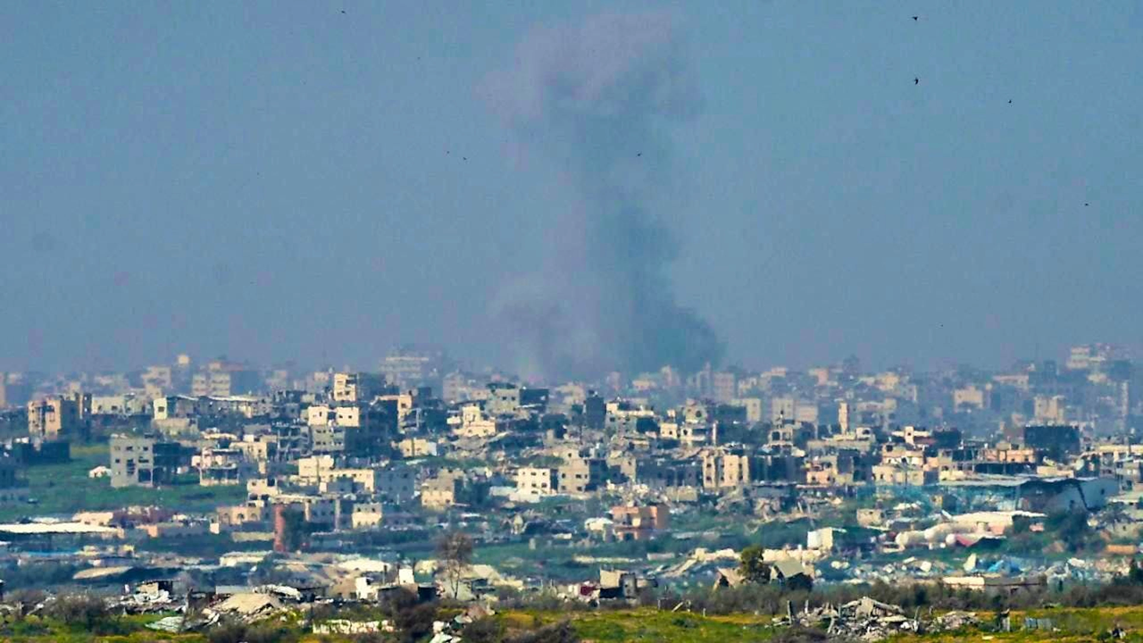 Smoke rises after an Israeli bombardment in the northern Gaza Strip. Photo: Ohad Zwigenberg/AP/dpa