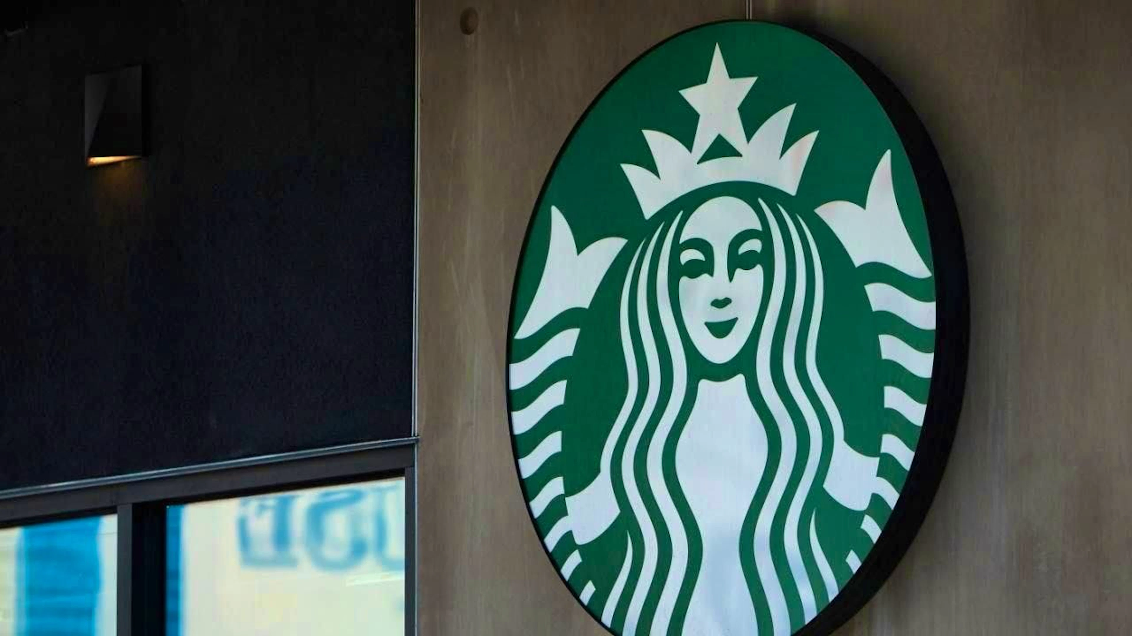 Because a Starbucks customer was scalded with hot tea in a drive-in, the company is now to pay him 50 million dollars in damages. (archive picture)