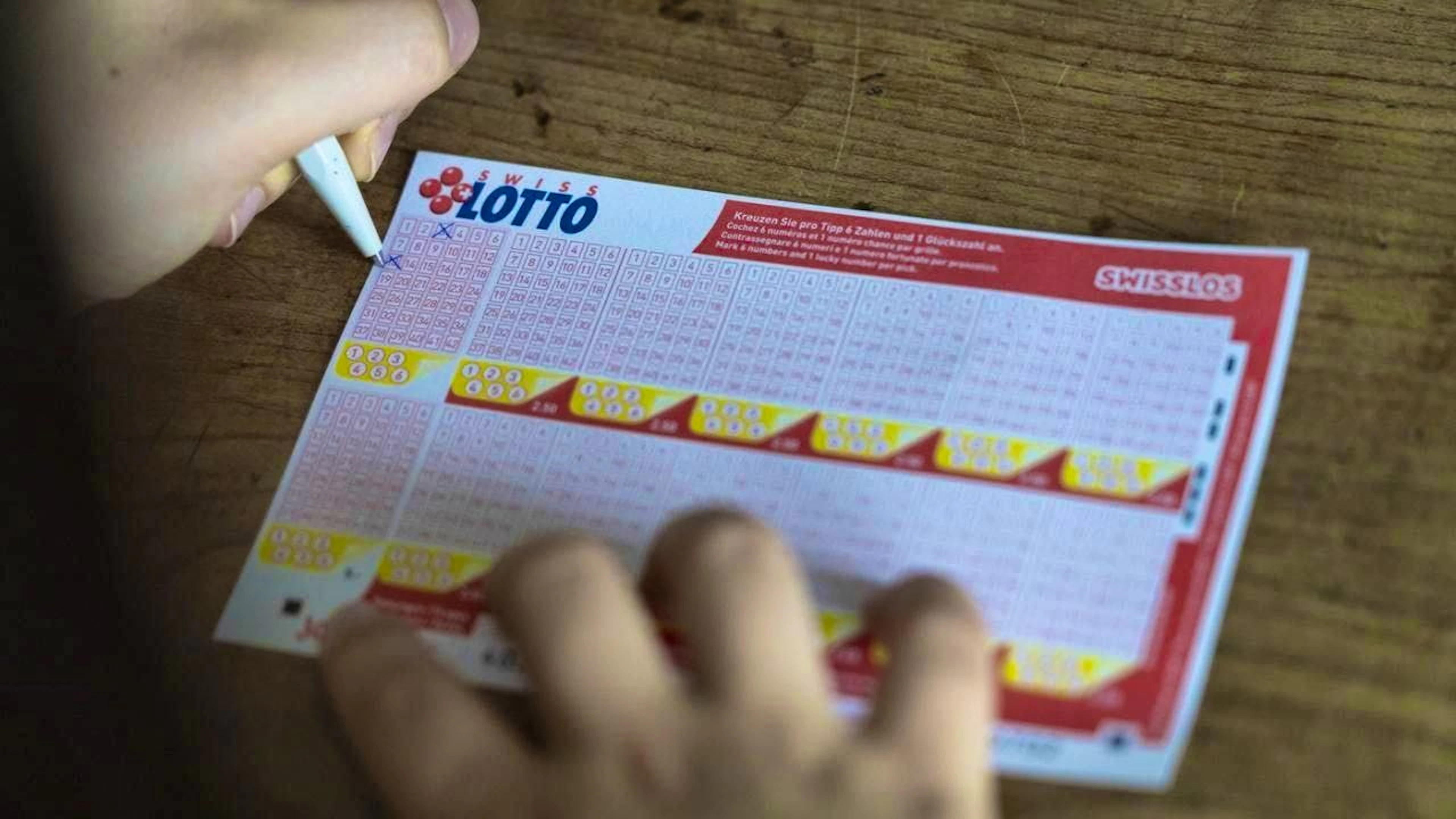 The six correct Joker numbers in the right order bring one lucky person 1.1 million francs. (symbolic image)