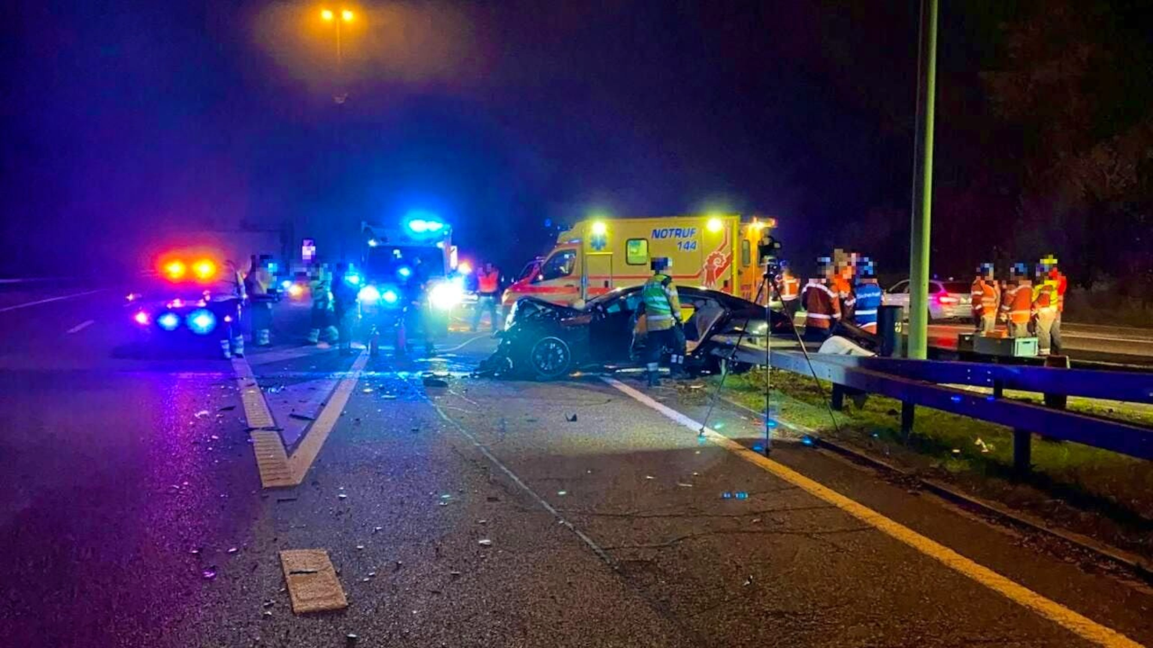 An 18-year-old man was killed in an accident on the A2 near Arisdorf. Four other young people were injured.