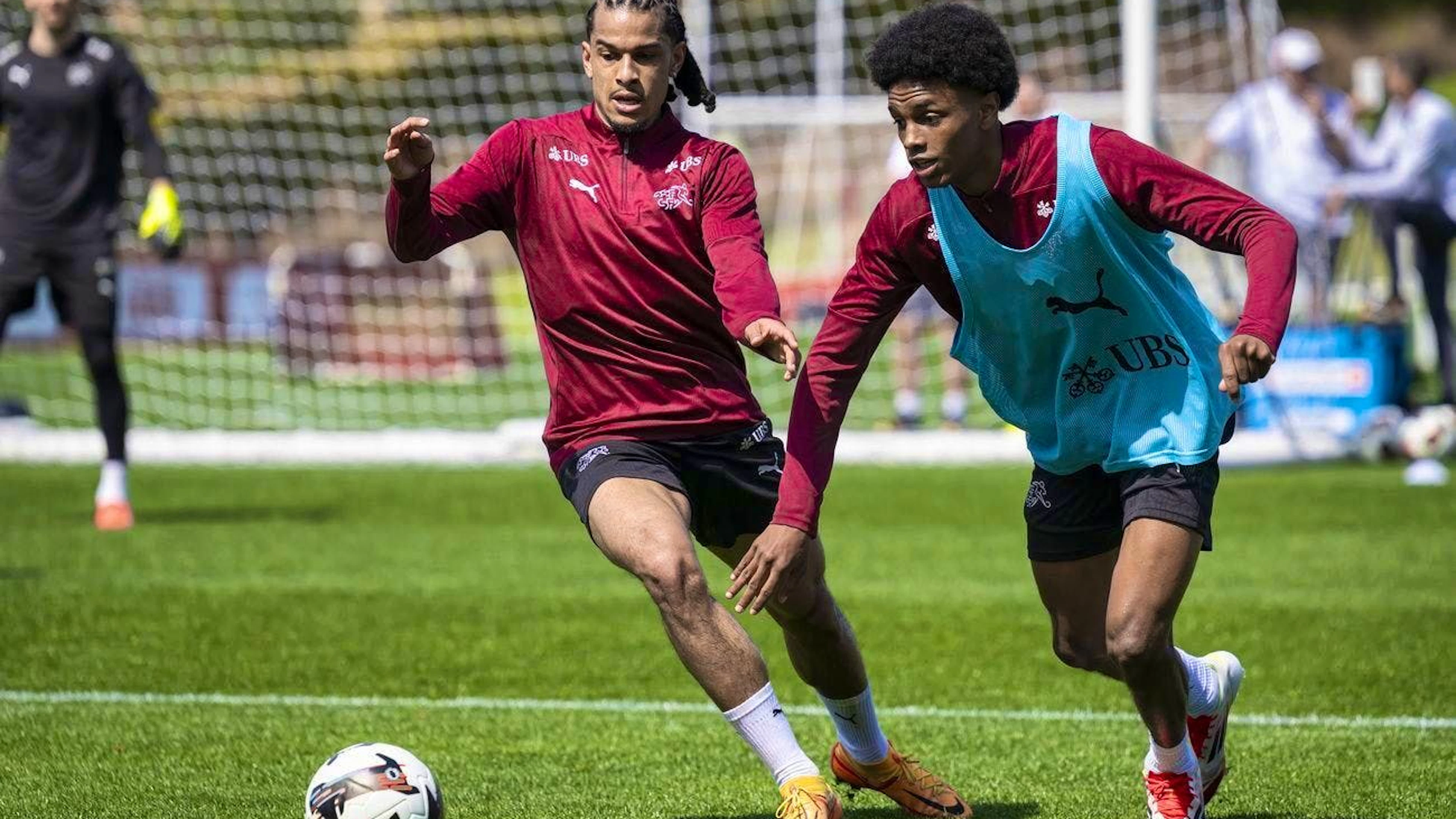 Isaac Schmidt and Alvyn Sanches played together as youngsters in a Lausanne neighborhood, and now they are meeting again in the national team.